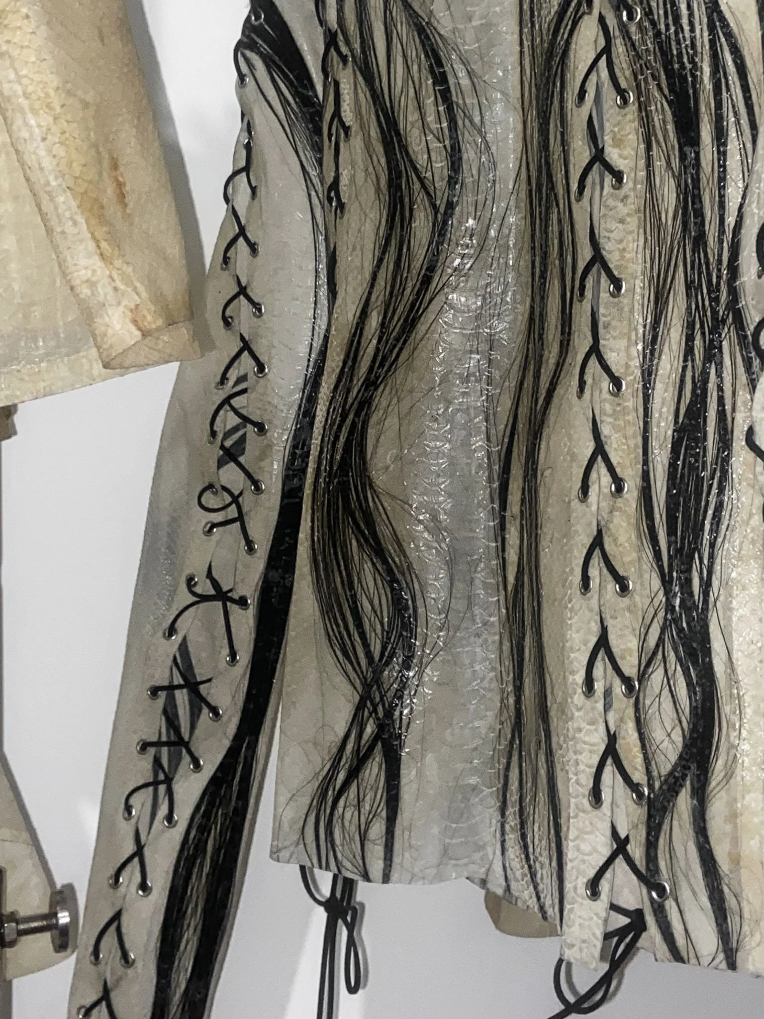 hair-embedded-translucent-snakeskin-latex-janine-grosche3.jpg