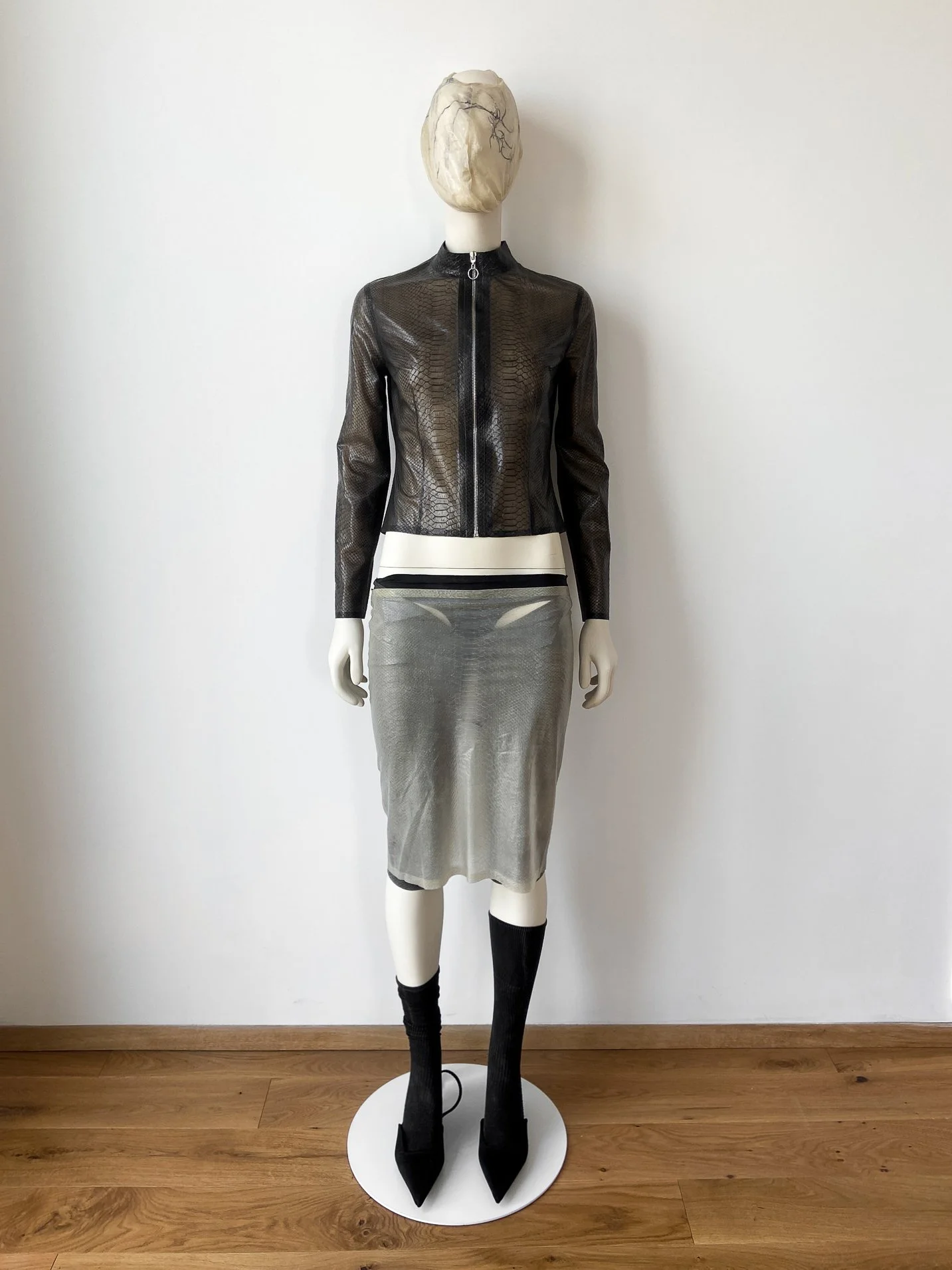 omen-viper-zip-jacket-black-snakeskin-latex-janine-grosche-path