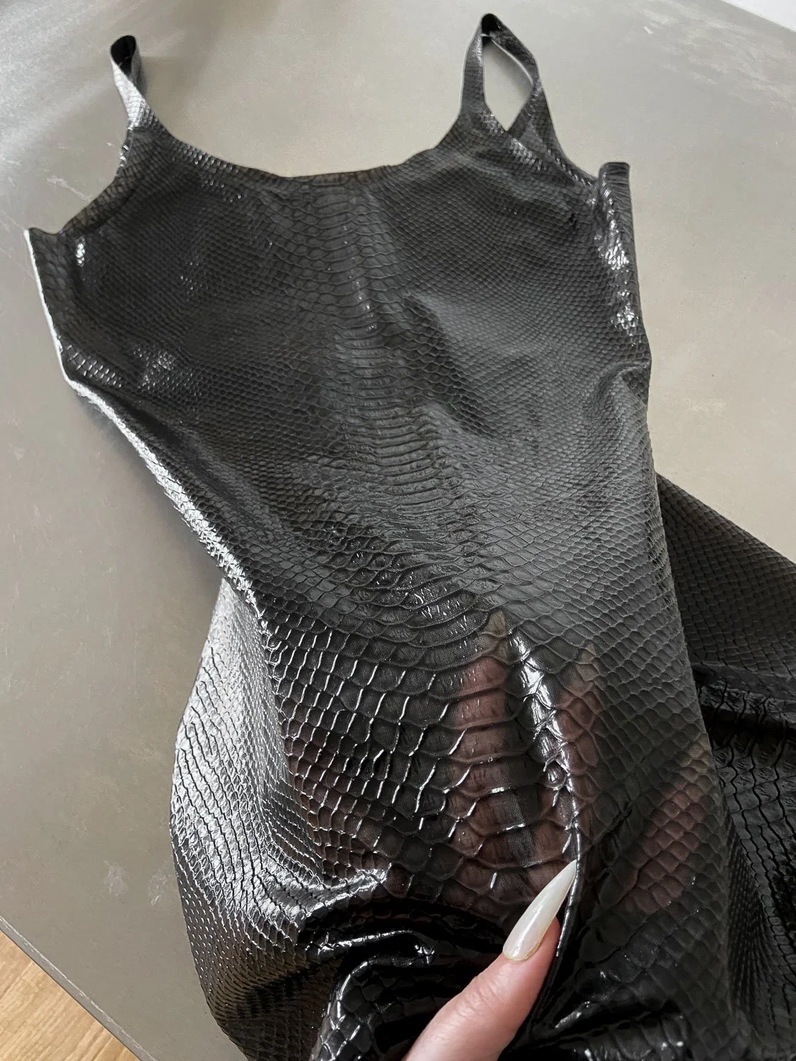 Black_Snake_Skin_Latex_Dress_"OMEN"_PATH_by_Janine_Grosche_6.jpg