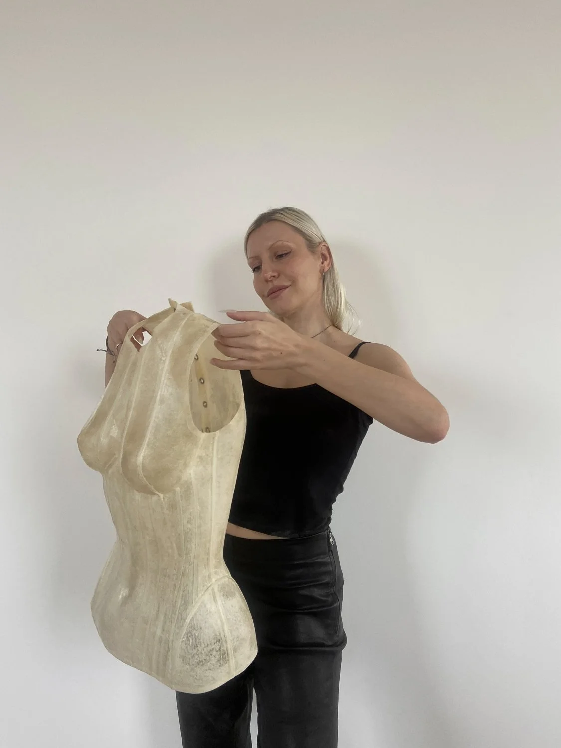 Clear_Sculpted_Liquid_Latex_Body_Cast__’OMEN’_PATH_by_Janine_Grosche_2.jpg