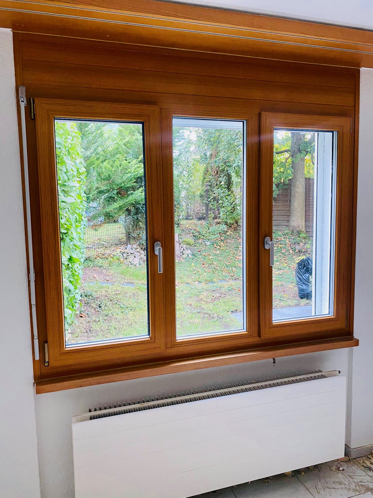 Brandneue Kunststoff-Fenster in Holzoptik 