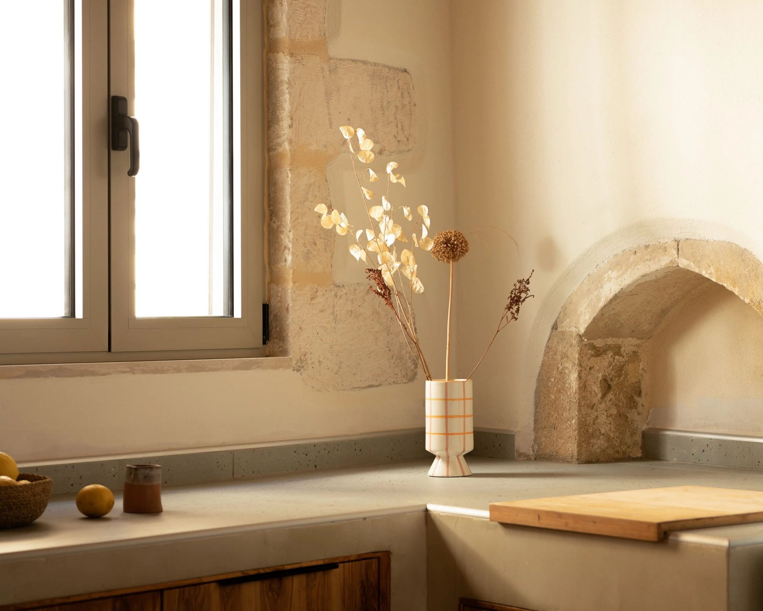 the-rough-luxe-kitchen-is-well-equipped-for-a-self-catering-stay-1.jpg
