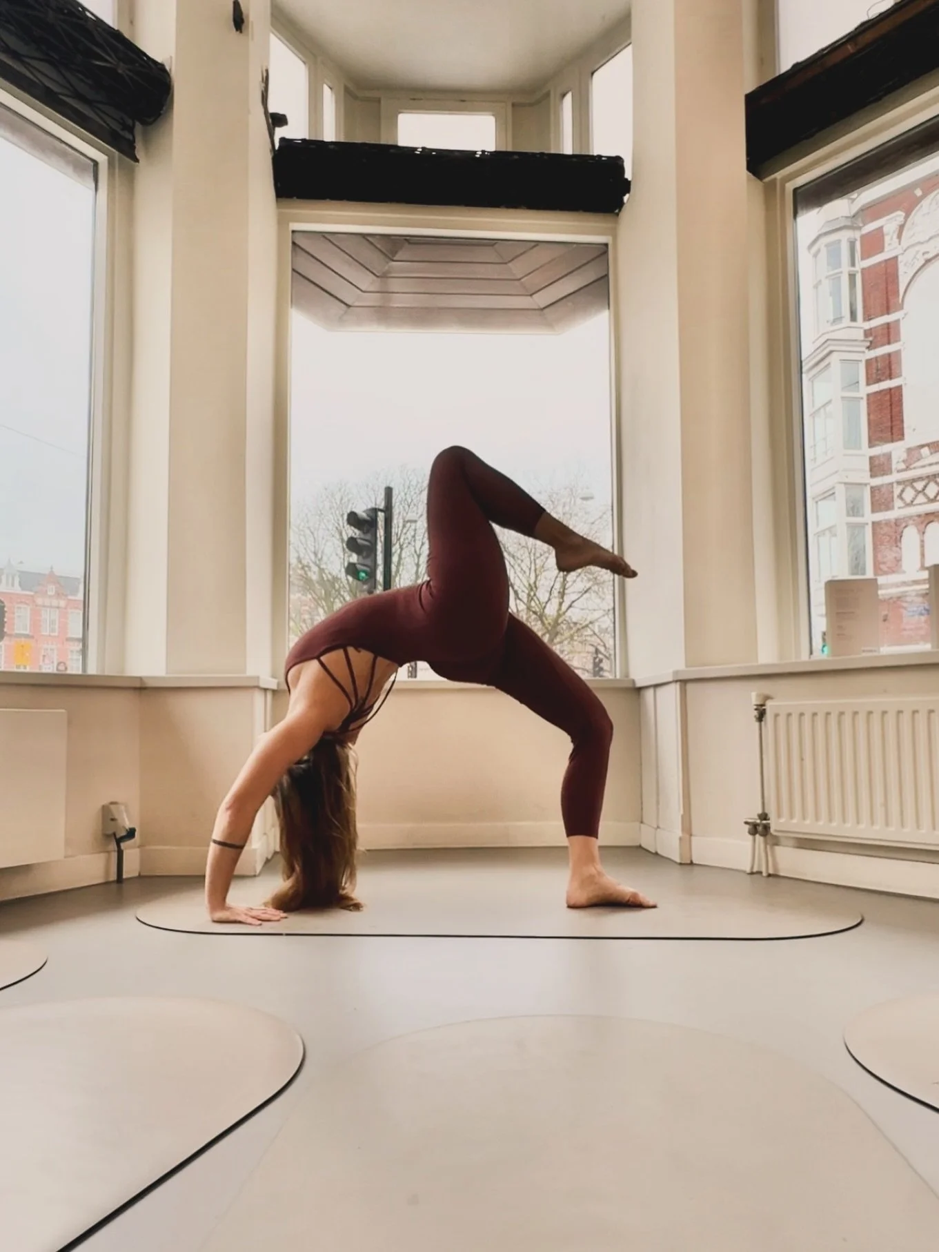 ✨Wellness, Community, Movement &amp; Inspiration: Join us @socialwellnesspopup.amsterdam 

Meet me here every Wednesday morning for two very special classes: 
✨8.30 Radiant Rise Vinyasa 
✨9.30 Realign Hatha 

Book via link in bio. 
📍 Nassaukade 361