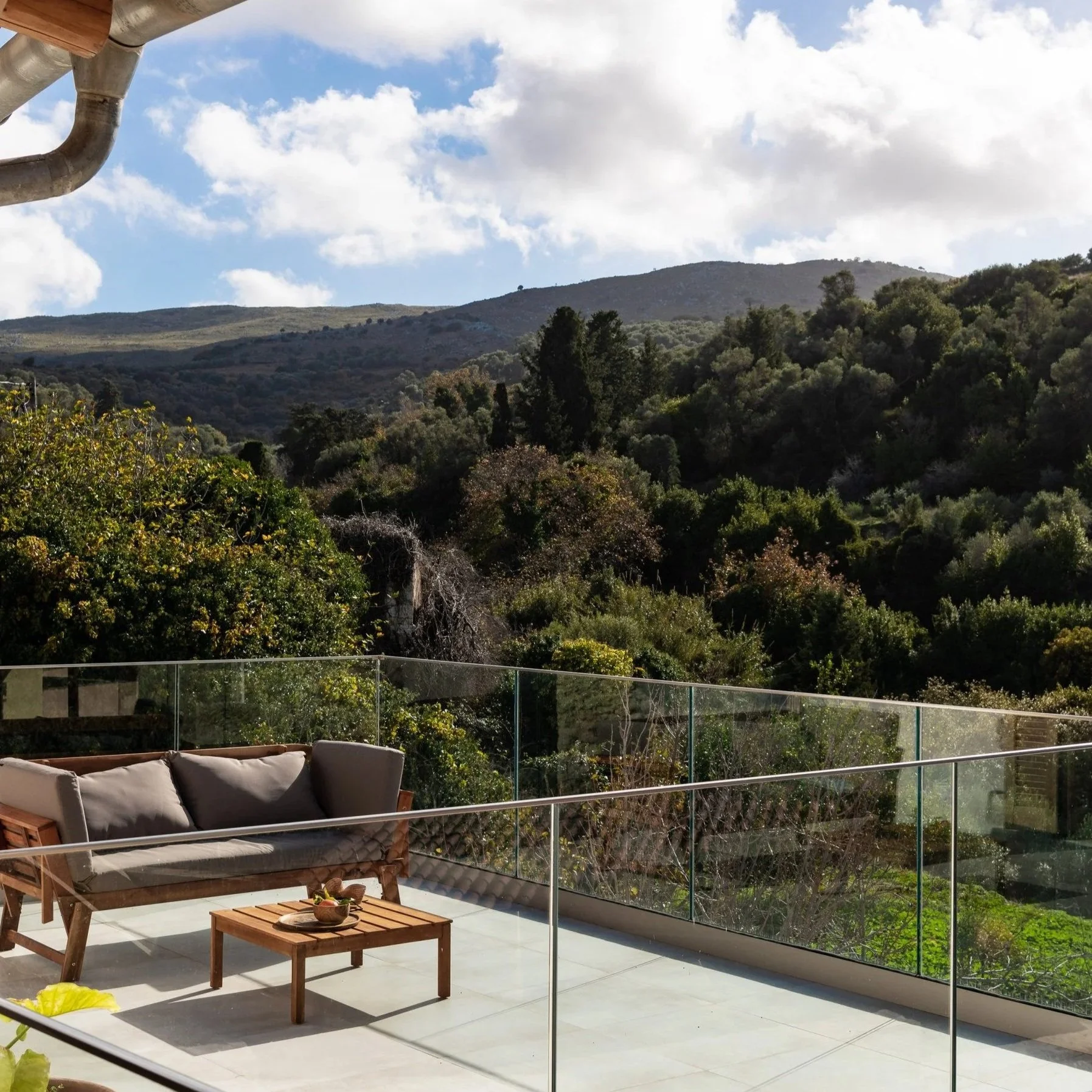 the-master-bedroom-has-direct-access-to-the-terrace.jpg