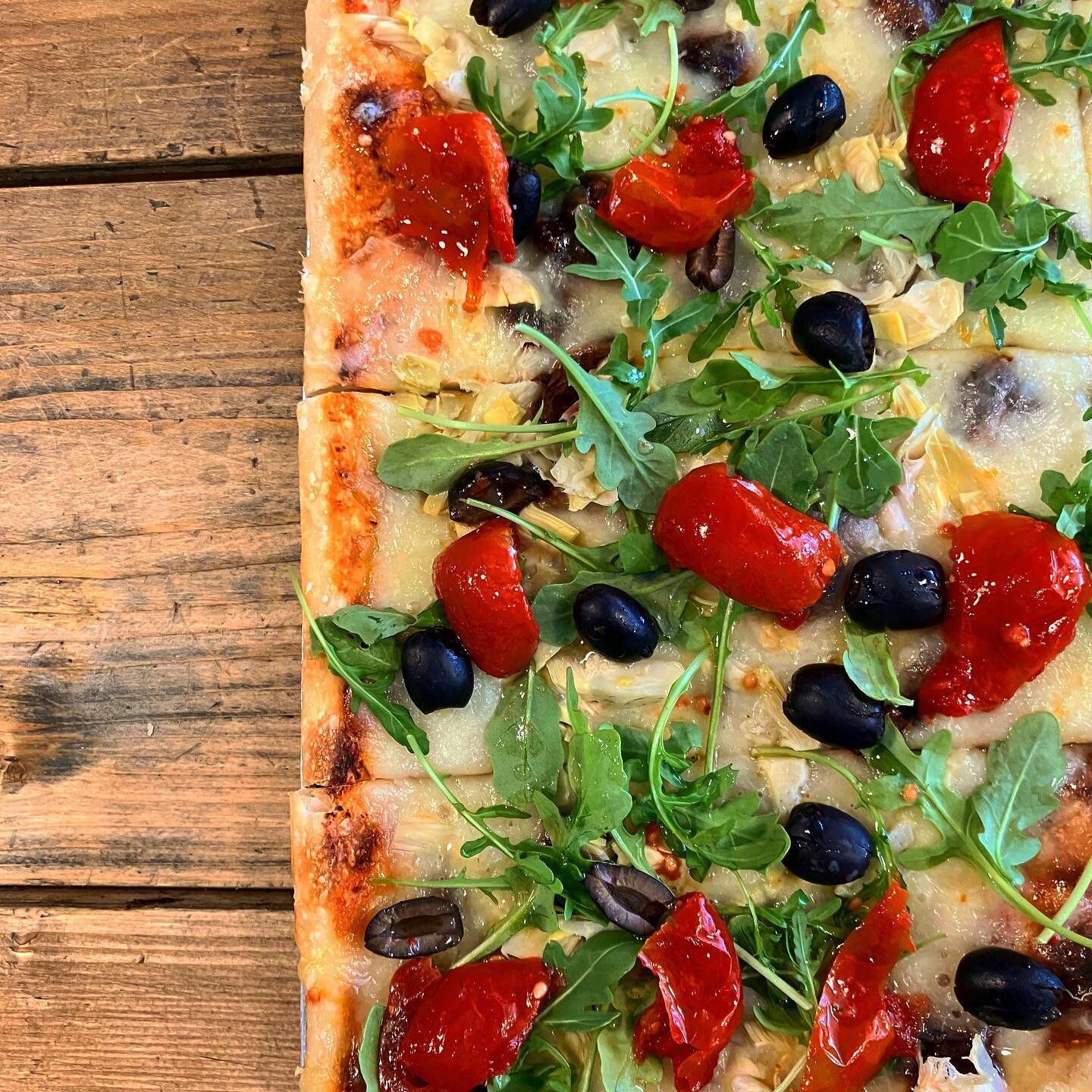 A new summer pizza hit the counter today!☀️

FRESCO
Artichokes 
Sun dried tomatoes 
Black olives 
Rocket 

#theblock #theblockyork #pizza #york #indieyork #yorkfood #visityork