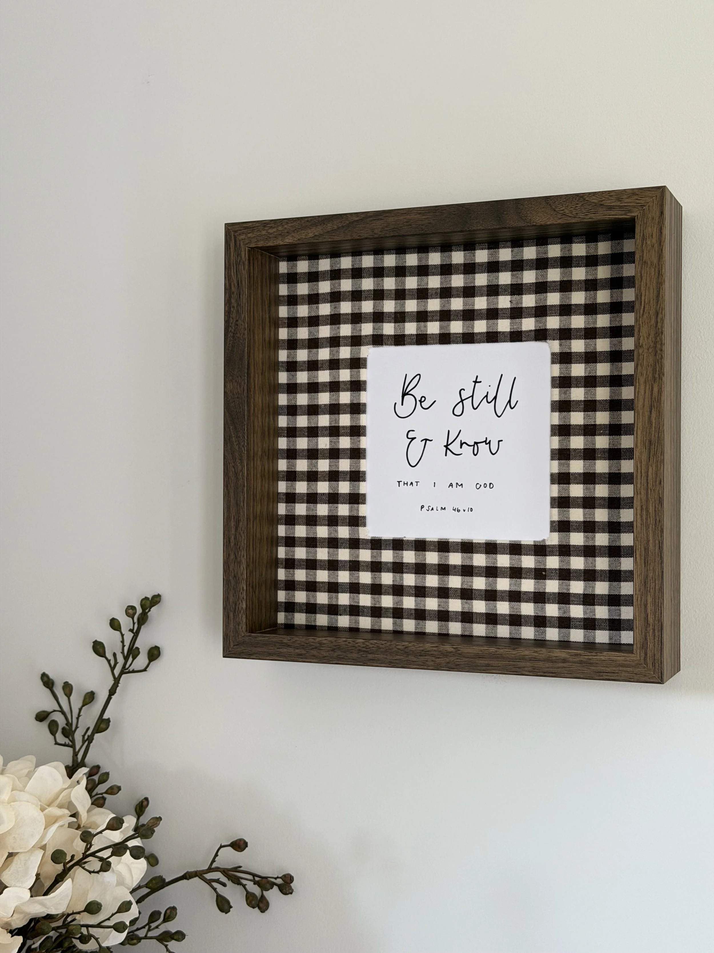 Walnut Frame 25 x 25cm