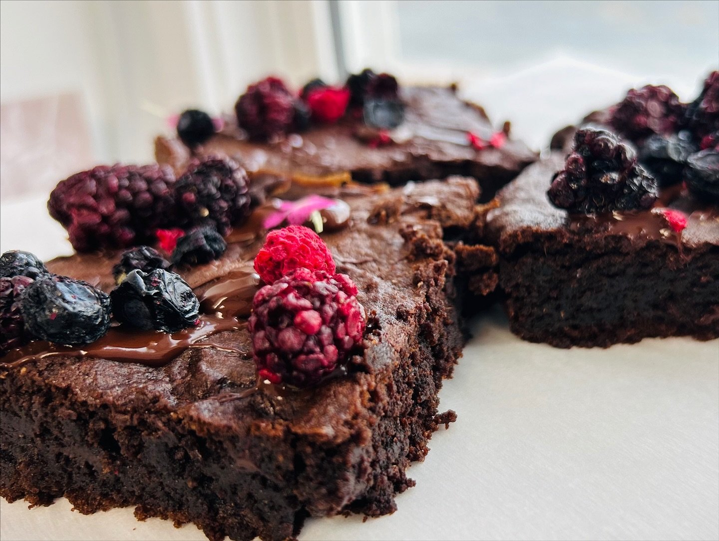 We have delicious Gluten-Free Sweet Potato Chocolate Brownies  with a berry topping and Gluten-Free Chocolate Chip Cookies, both just out of the oven!
We&rsquo;re open till 6pm today at 11186 Peggy&rsquo;s Cove Rd 💛 🤗. #glutenfreehalifax #halifaxgl