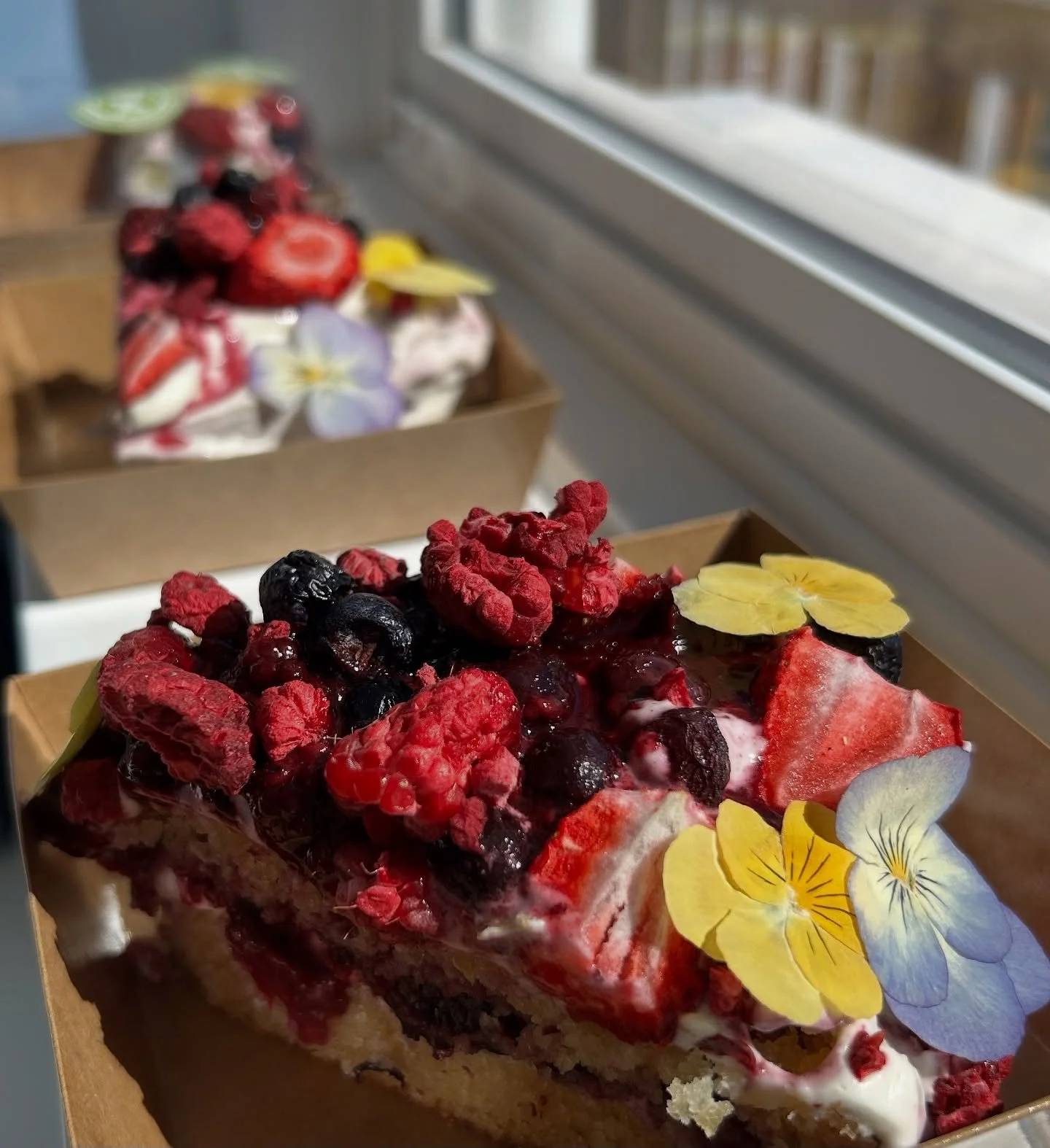 Our little shop on Peggy&rsquo;s Cove Rd (11186 Peggy&rsquo;s Cove Rd) re-opens this Friday, November 7th, from 1pm&ndash;6pm! 🤗
Our feature cake this week is our Gluten Free Vanilla Berry Cake &mdash; delicious, wholesome, satisfying 🍓🫐.

#boutiq