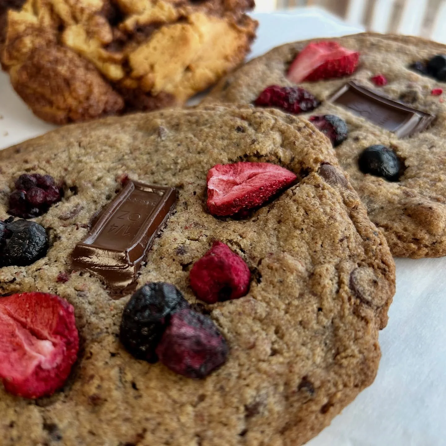 ❤️UPDATE - SOLD OUT❤️ &mdash;-Fresh Out of the Oven! 🍪
It&rsquo;s 3:45pm, Sunday, November 9th &mdash; and we just baked a brand new batch of our delicious gluten free cookies moments ago 🤗. (✨We bake out of a celiac safe commercial licensed kitche