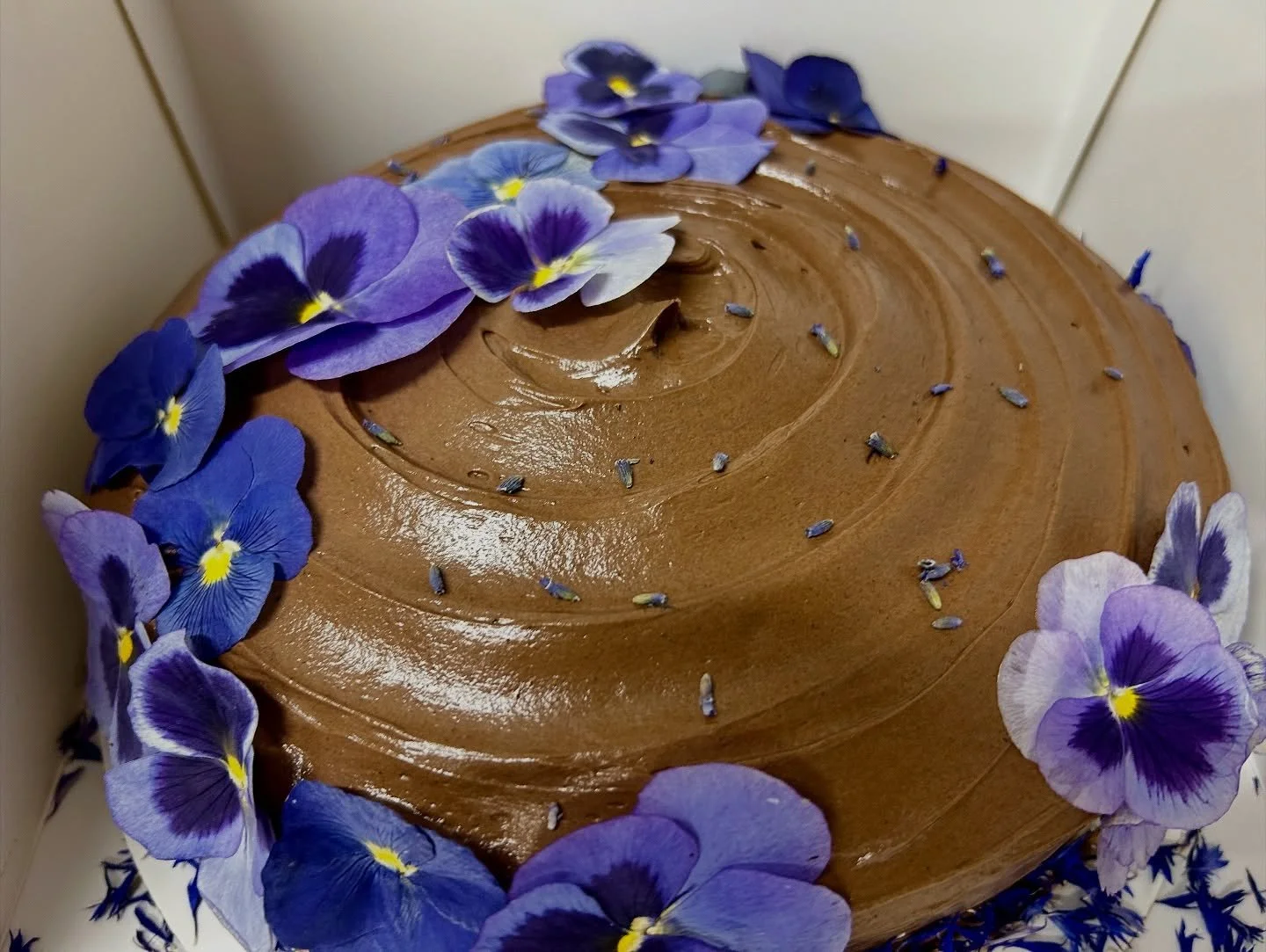 I made this lovely Gluten Free Lavender Chocolate Cake 🪻🍫with love and creativity for my wonderful customers ❤️. We use only wholesome, organic ingredients, and every cake is made with care in our celiac-safe commercial kitchen. #glutenfreehalifax 