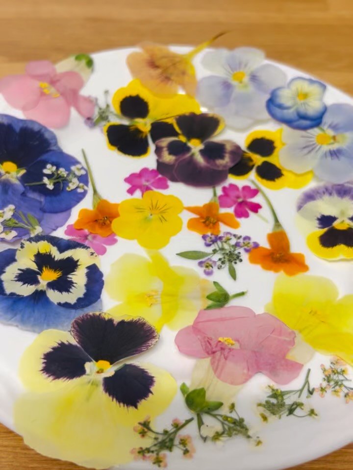 Our Edible Whole Flower Confetti Topping will be back in stock on Friday, December 19th! 🌸✨

We will have a limited quantity available, so feel free to reach out if you&rsquo;d like to reserve some for Christmas. 🎄💛 #boutiqueeatery #edibleflowers