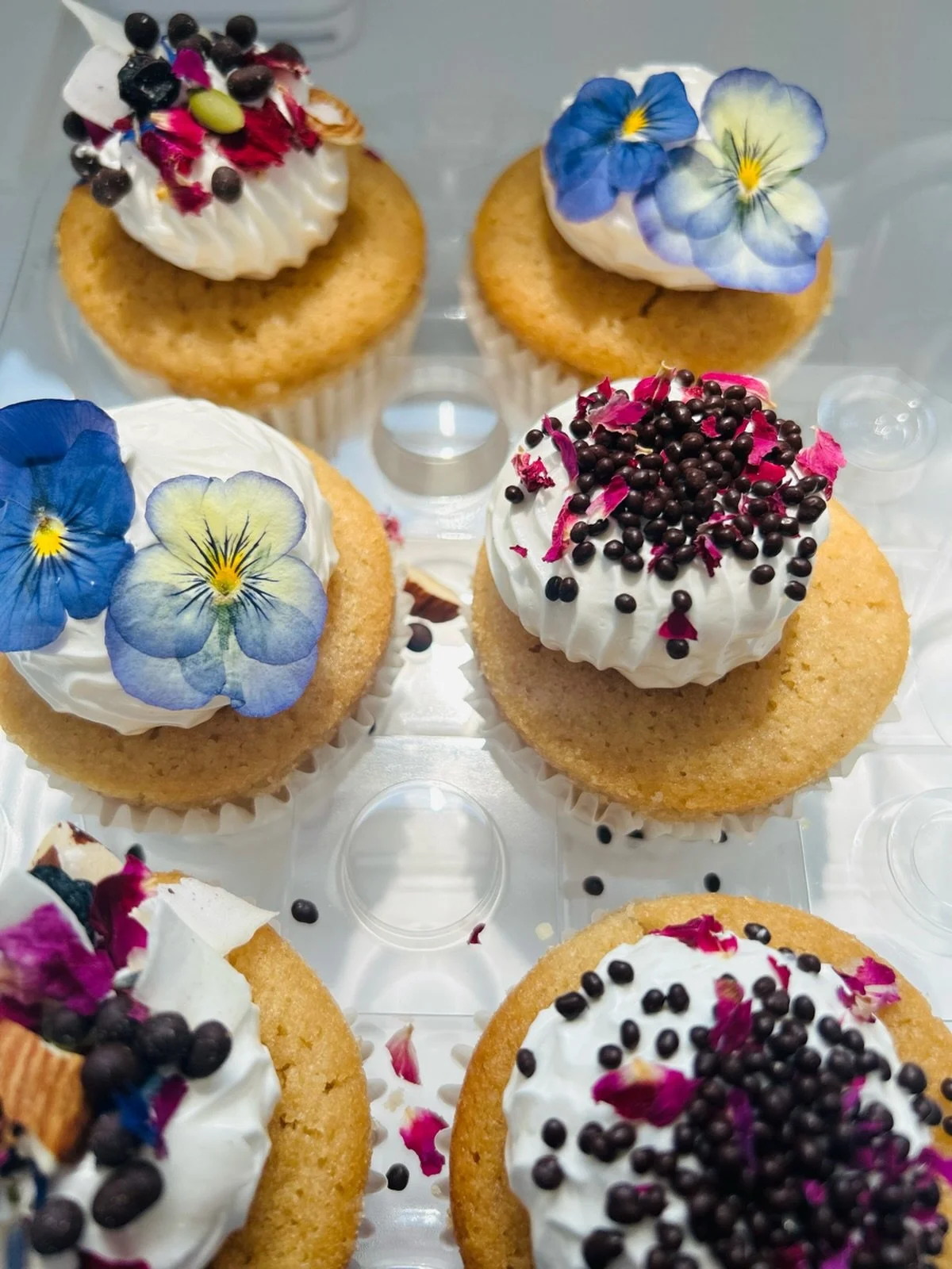 SOLD OUT. We have now sold out of our gluten-free cupcakes, and all our current cake orders have now been picked up. Thank you so much for your kind support for us &mdash; we are extremely grateful to have the opportunity to serve you 🙏🏾.

Our litt