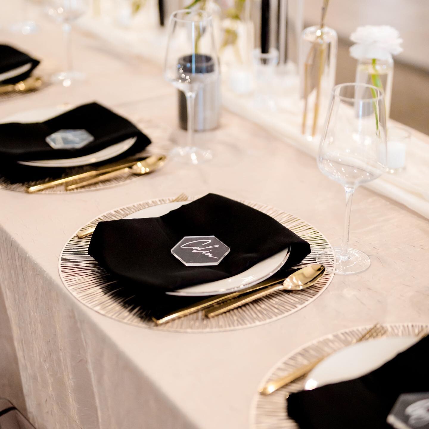 We loved this modern, yet classic look from a recent FHG wedding! 

@firstclasscateringin catered the wedding (which includes everything you need like china, silverware, glassware, and more).

@firstclasseventsin coordinated the entire day to make su