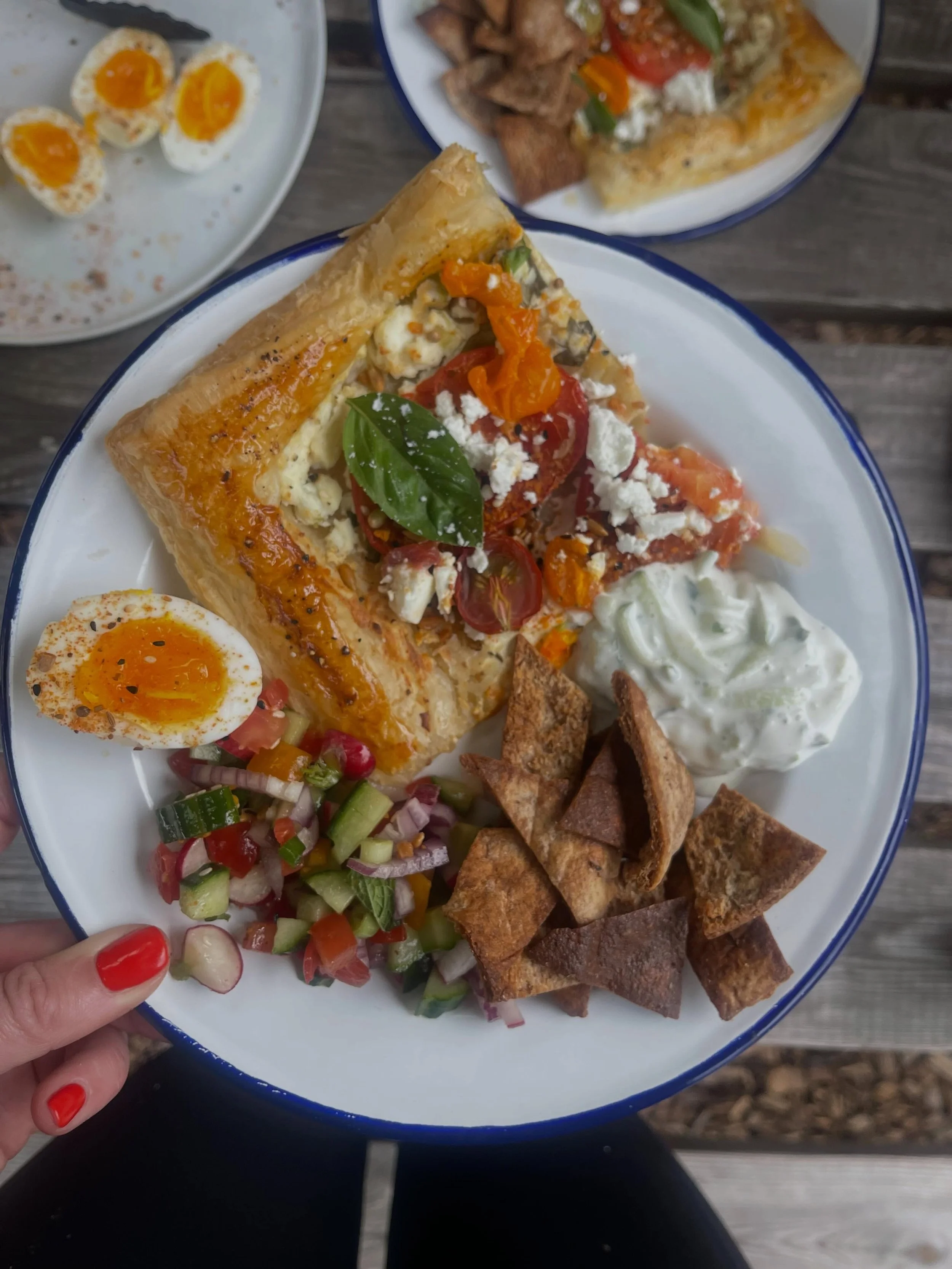 A mini retreat - step into summer 🌞

Strength session with @balanced.her 
Hatha yoga with me 🤗
Sauna and cold dip
Delicious, healthy and nourishing brunch

👌🏻