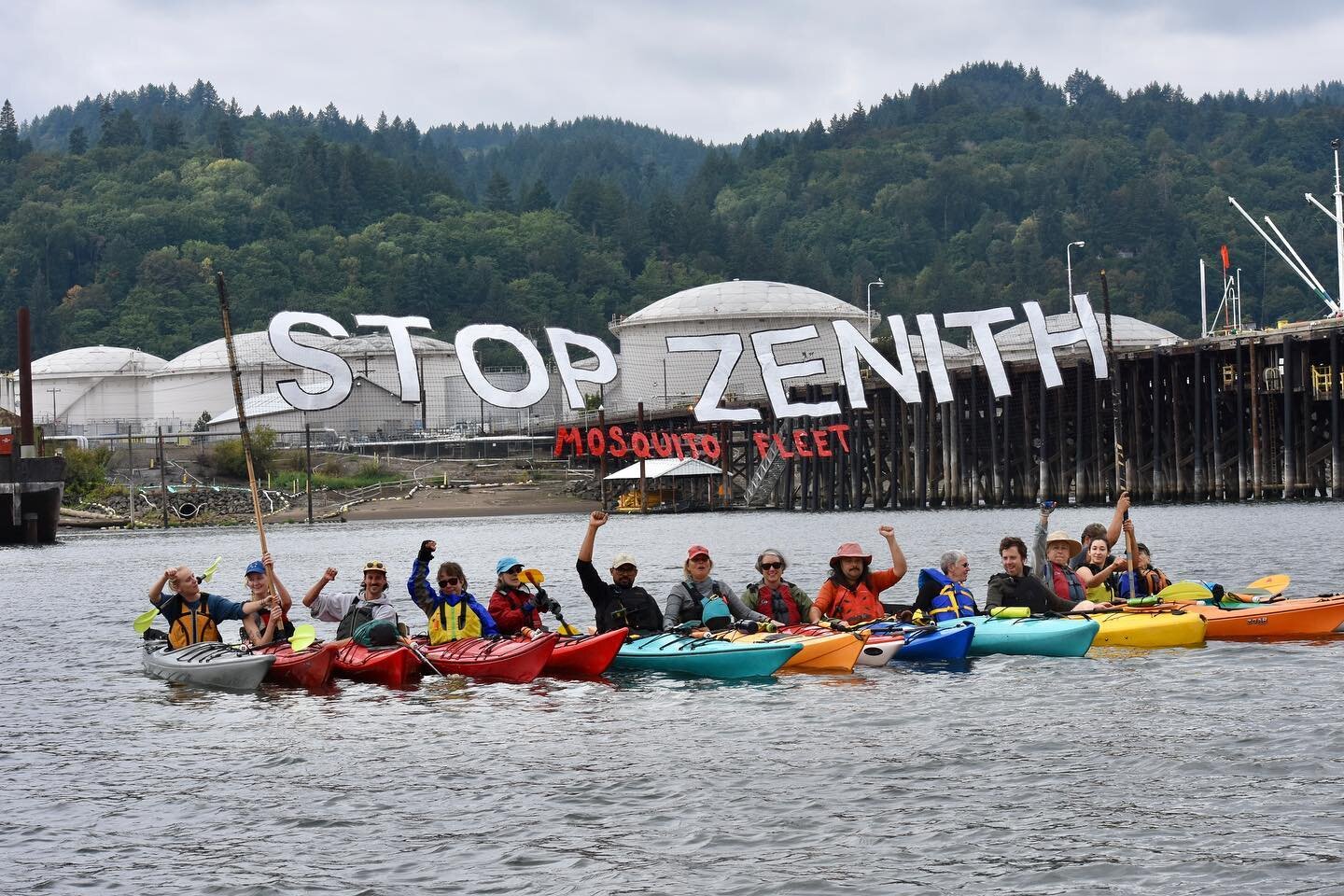 In case you missed it over the long weekend, here are more pics from the on-water action against local fossil fuel villain Zenith Energy on Sunday! Thanks to @bodhidelbarrio and @adahrae11 for these fantastic photos. And shout out to the Mosquito Fle
