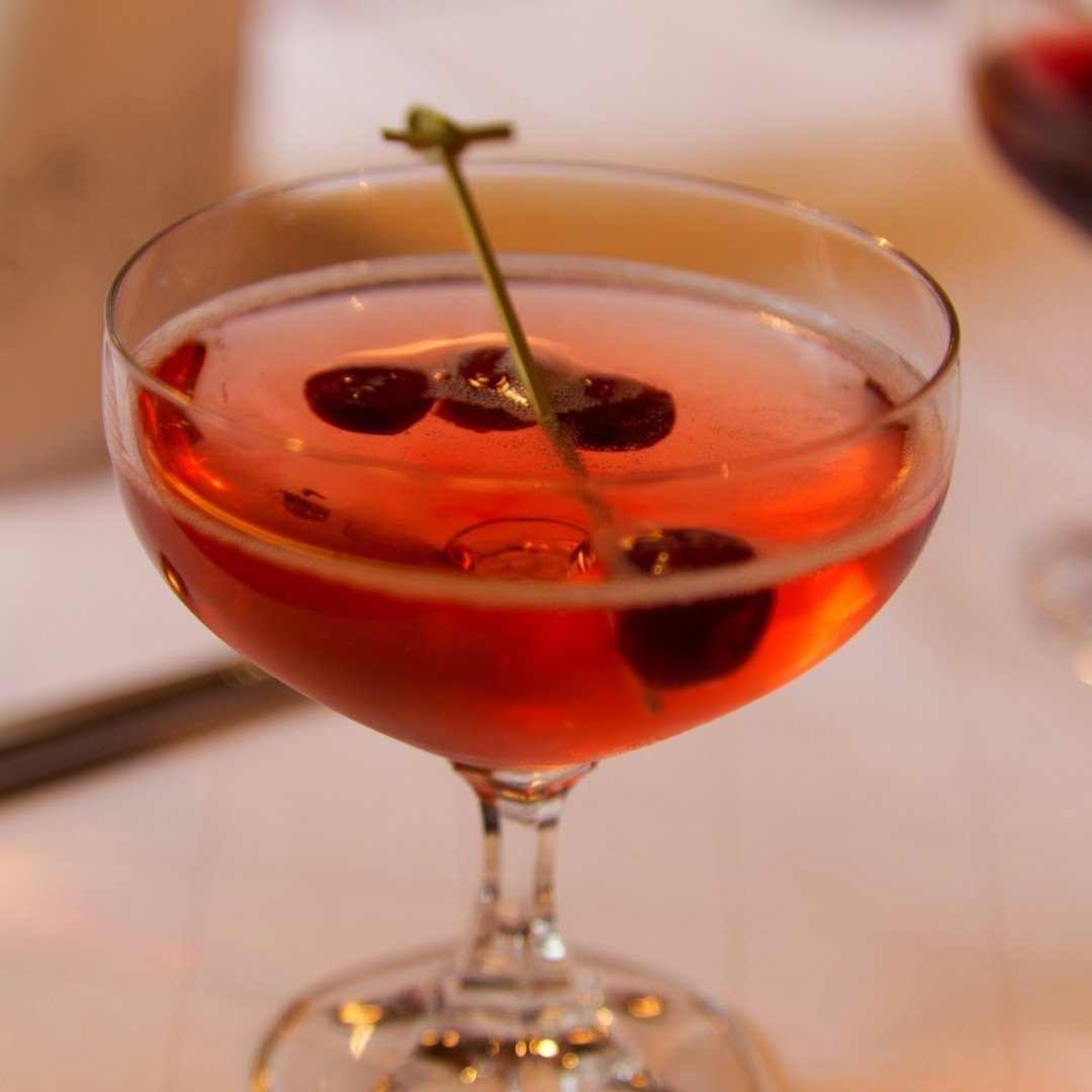 Feeling festive? Check out our favorite hangover-free holiday cocktails! Link in bio.