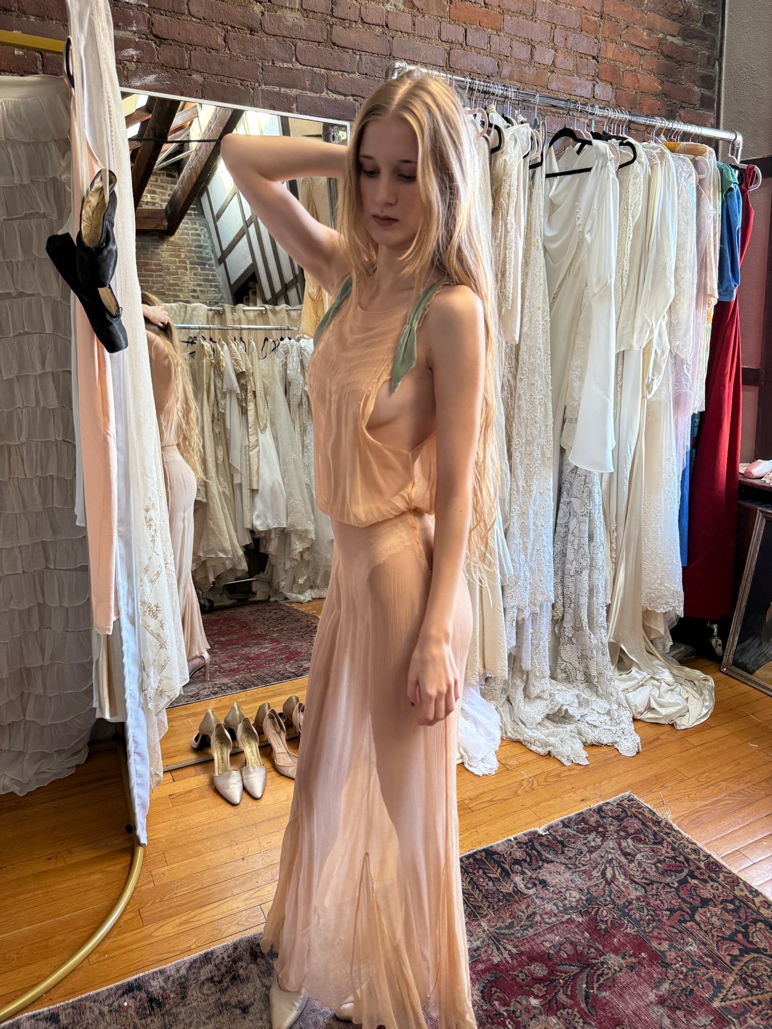 1920/30s salmon crinkled chiffon gown (XXS-XS)