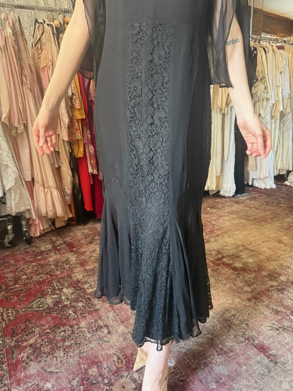 champagne dresser XANDRIA Dresser, fitting well in spacious Product ID:MN1E208394_AA002_W Maria Lace Evening Gown Finish:Blonde