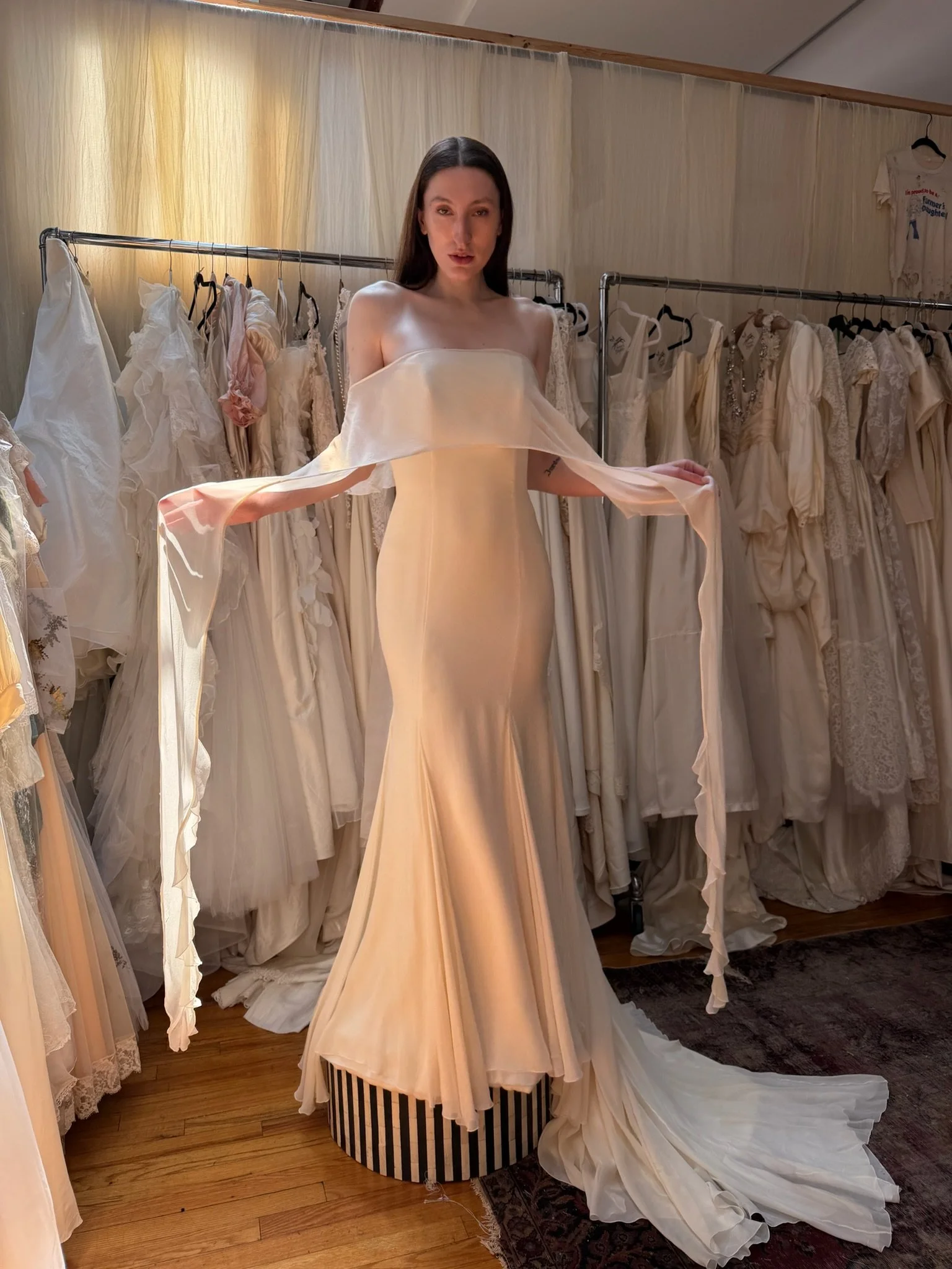 sweeping chiffon bridal gown (S)