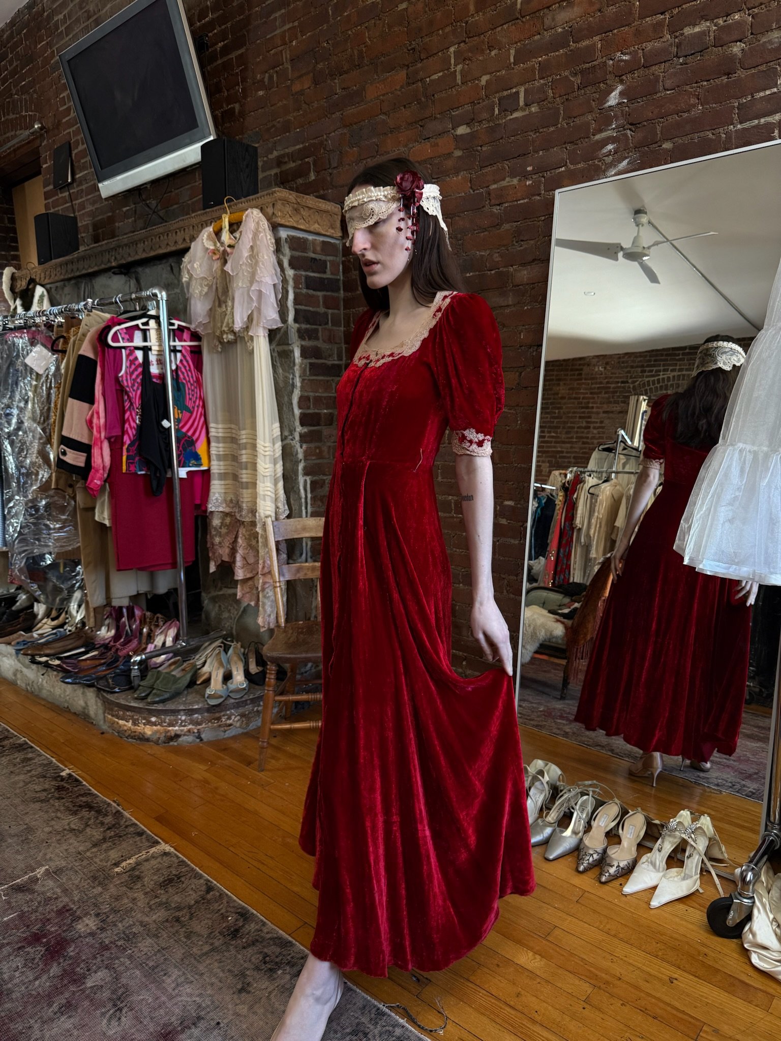 1940s ruby silk velvet dressing gown (XS-S)