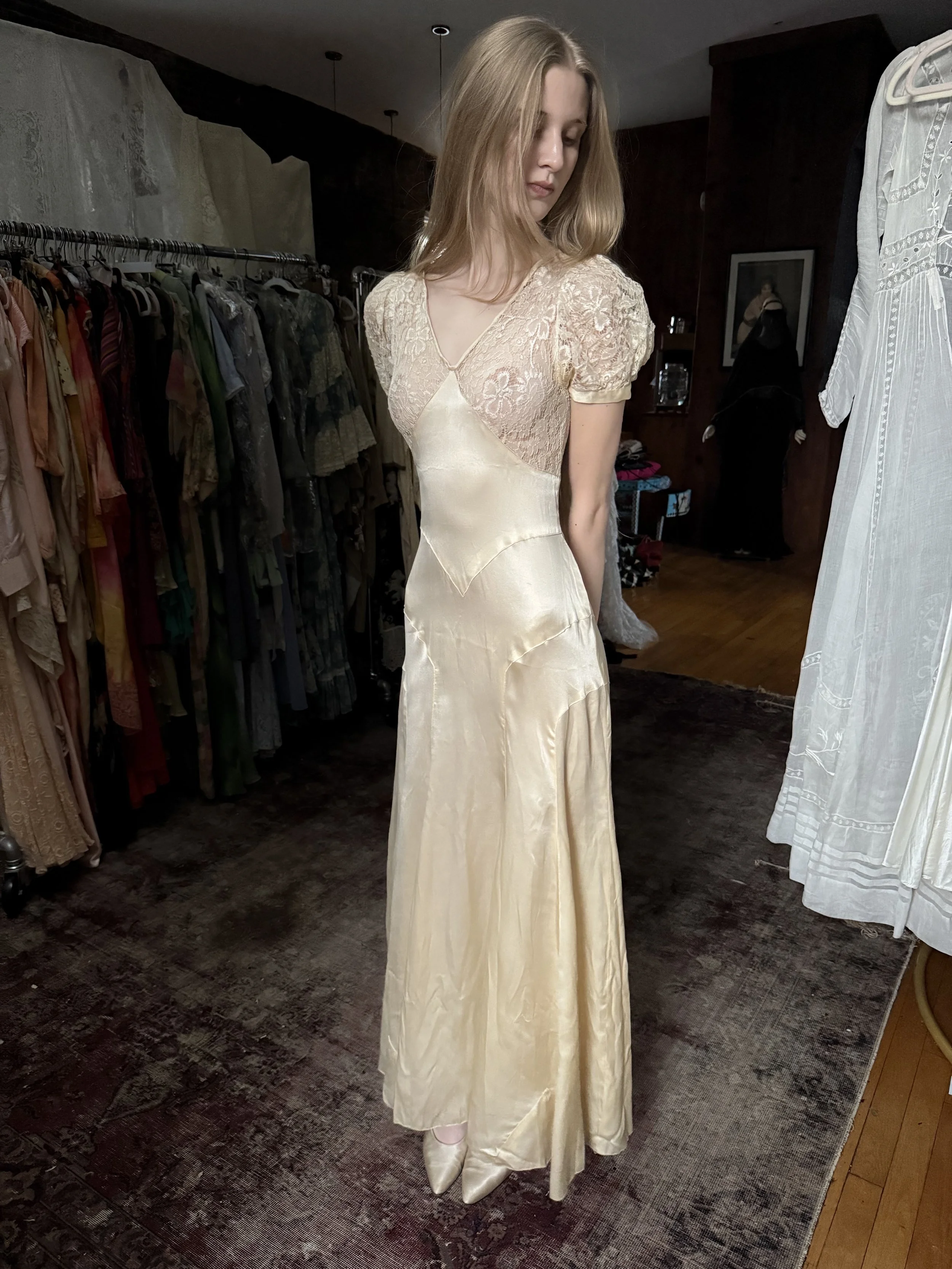 1930/40s golden silk puff sleeve gown (XXS-XS)