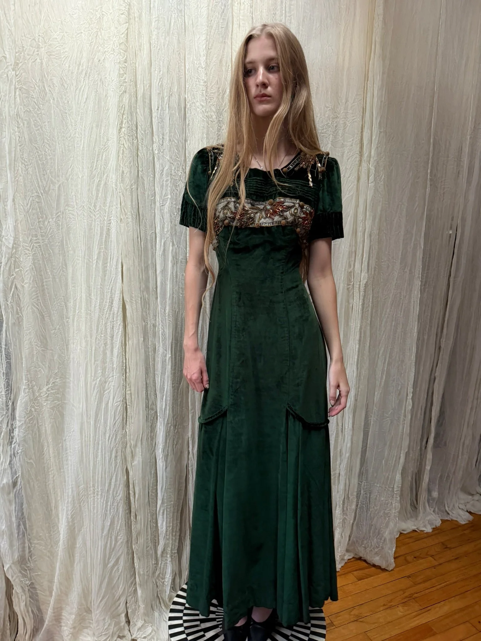 victorian emerald velvet gown (XXS)