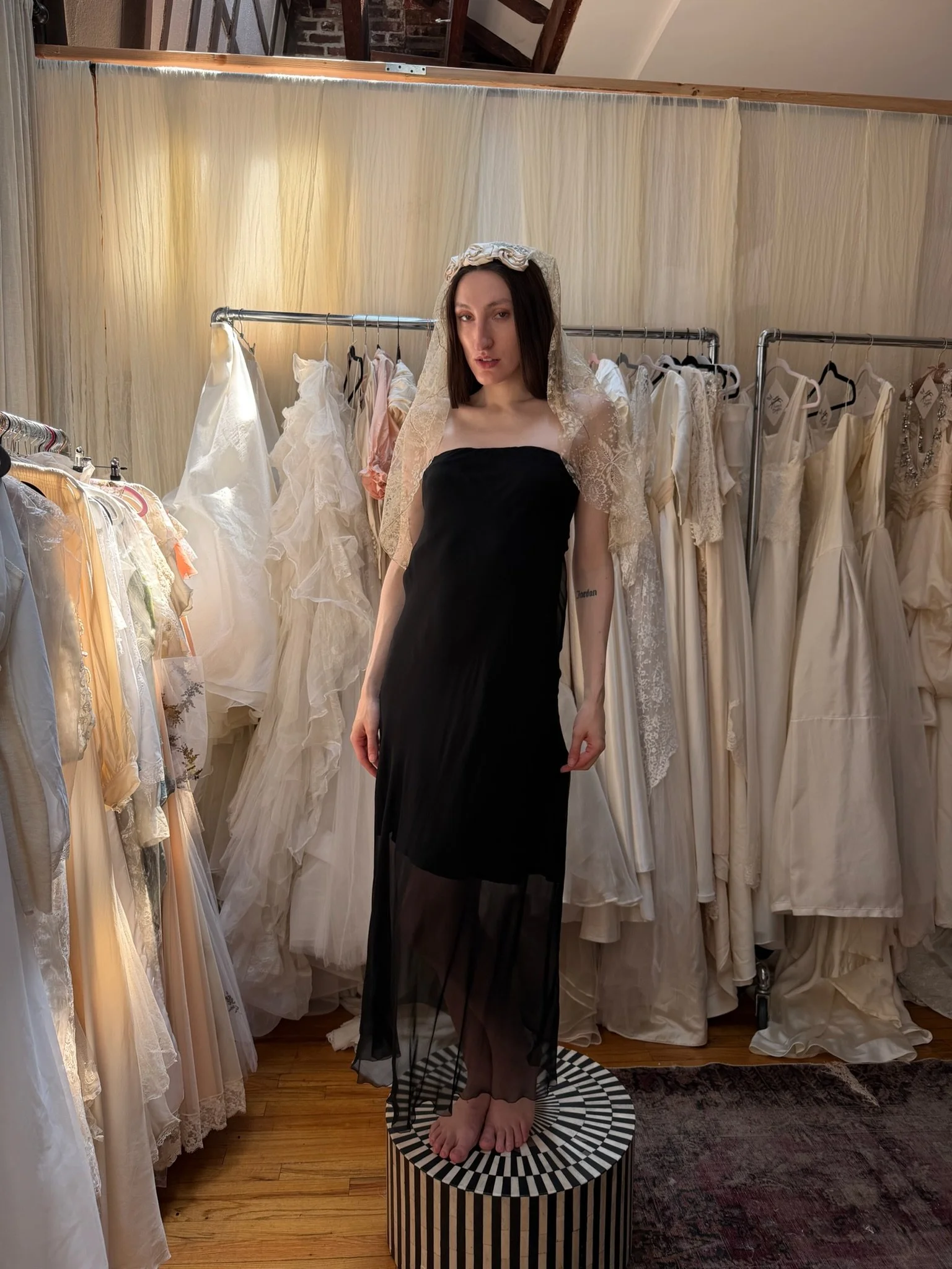 black strapless dress (M-L)