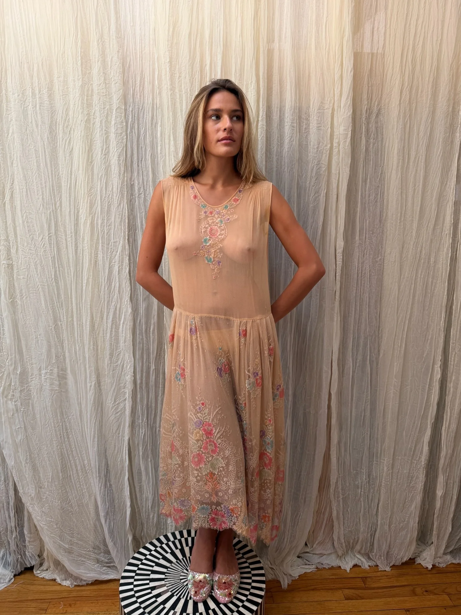 1920s nude silk & lace dress (S-M)