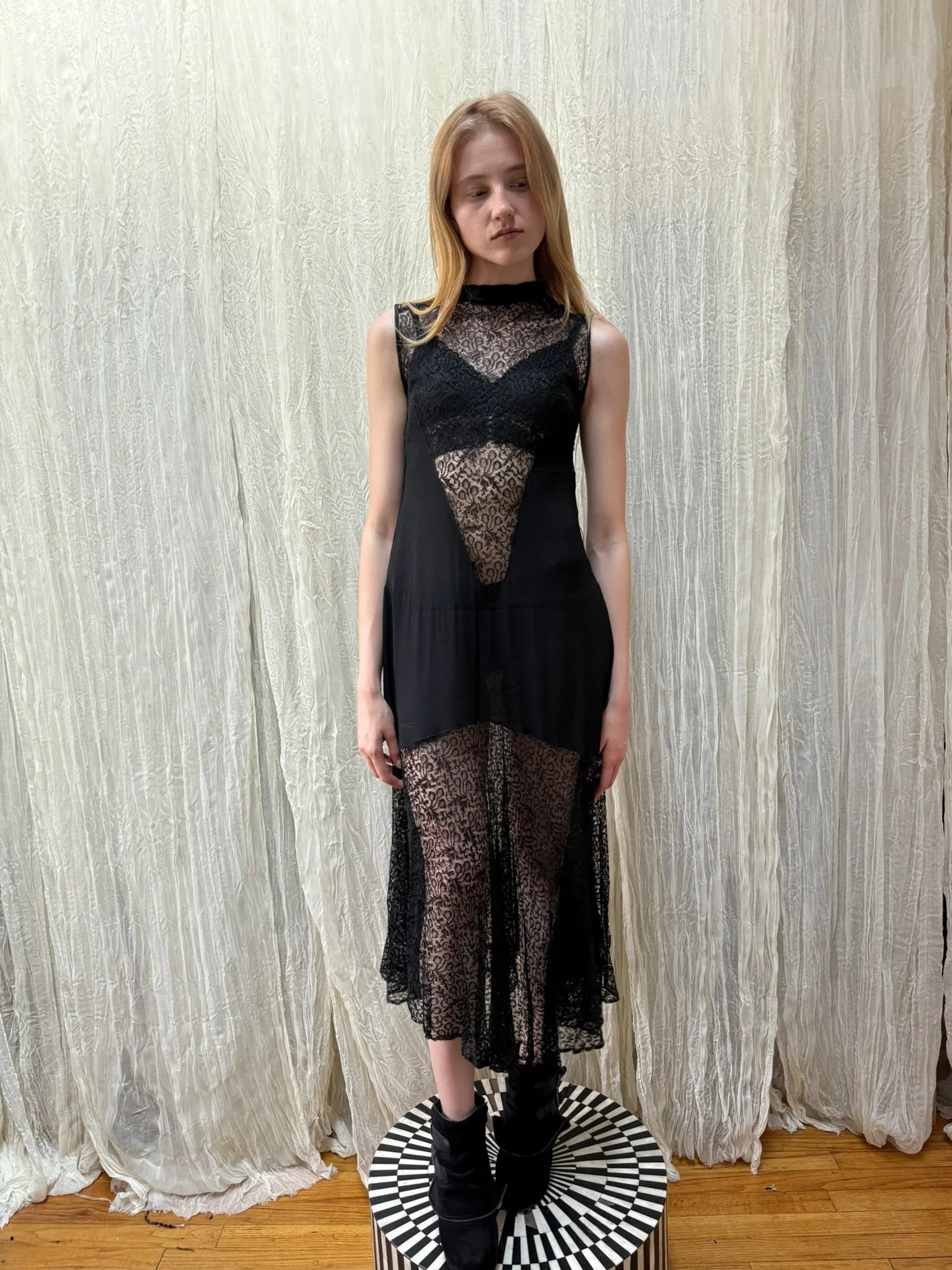1920s gothic cutout lace dress (XS)