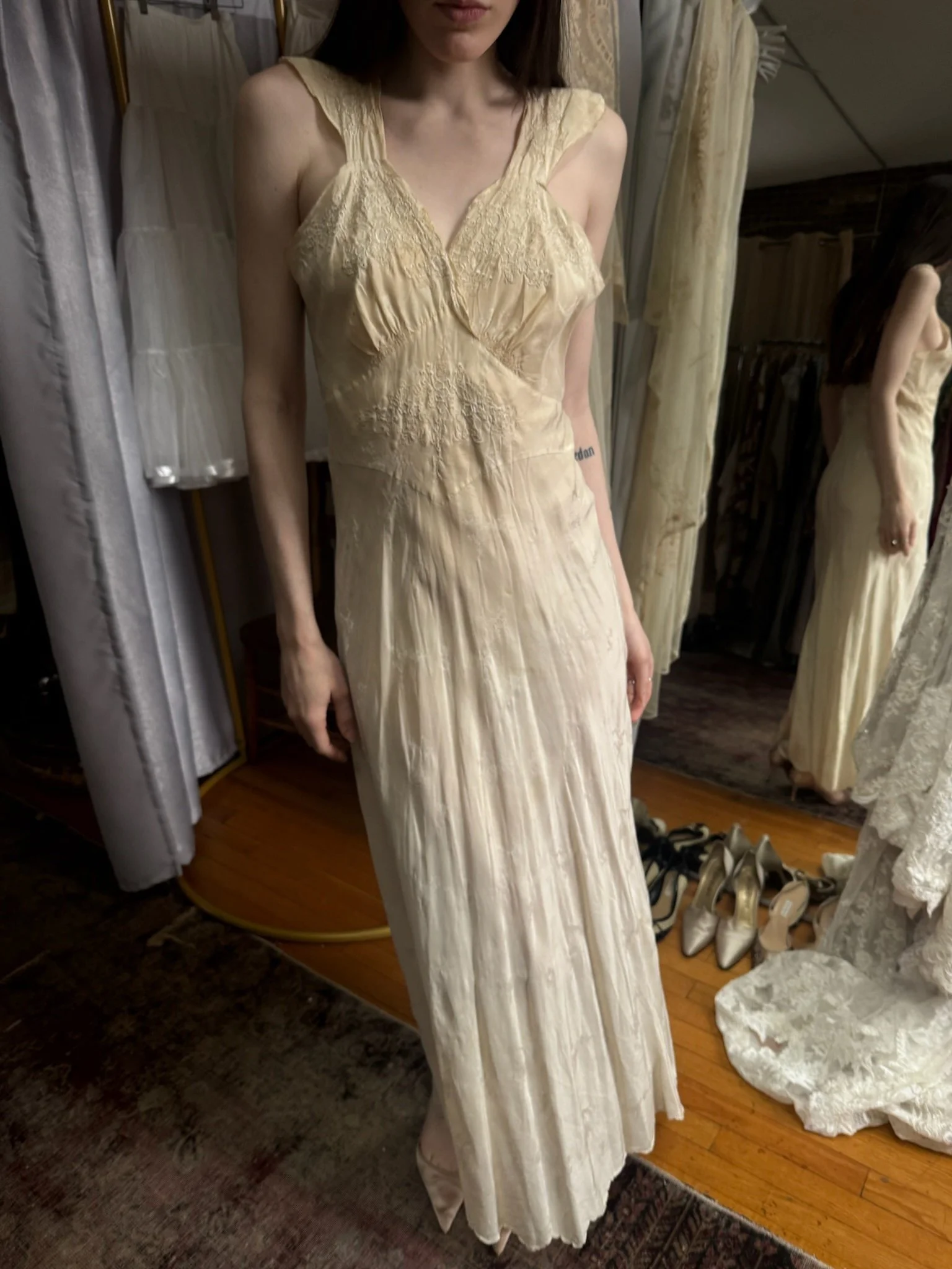 1930s golden embroidered silk slip (S-M)