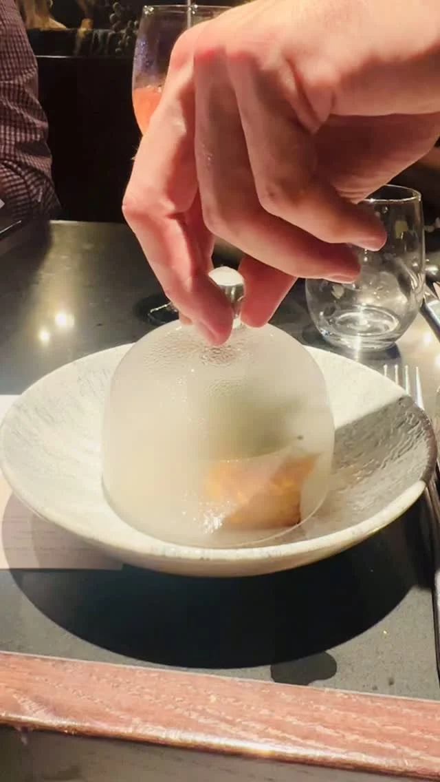Things got curiouser and curiouser last night at @sixbynicooxford at their Mad Hatter’s Tea Party - six amazing tasting dishes all with an Alice in Wonderland theme. Loved the presentation by staff and the little Carrollian twists - like mushro