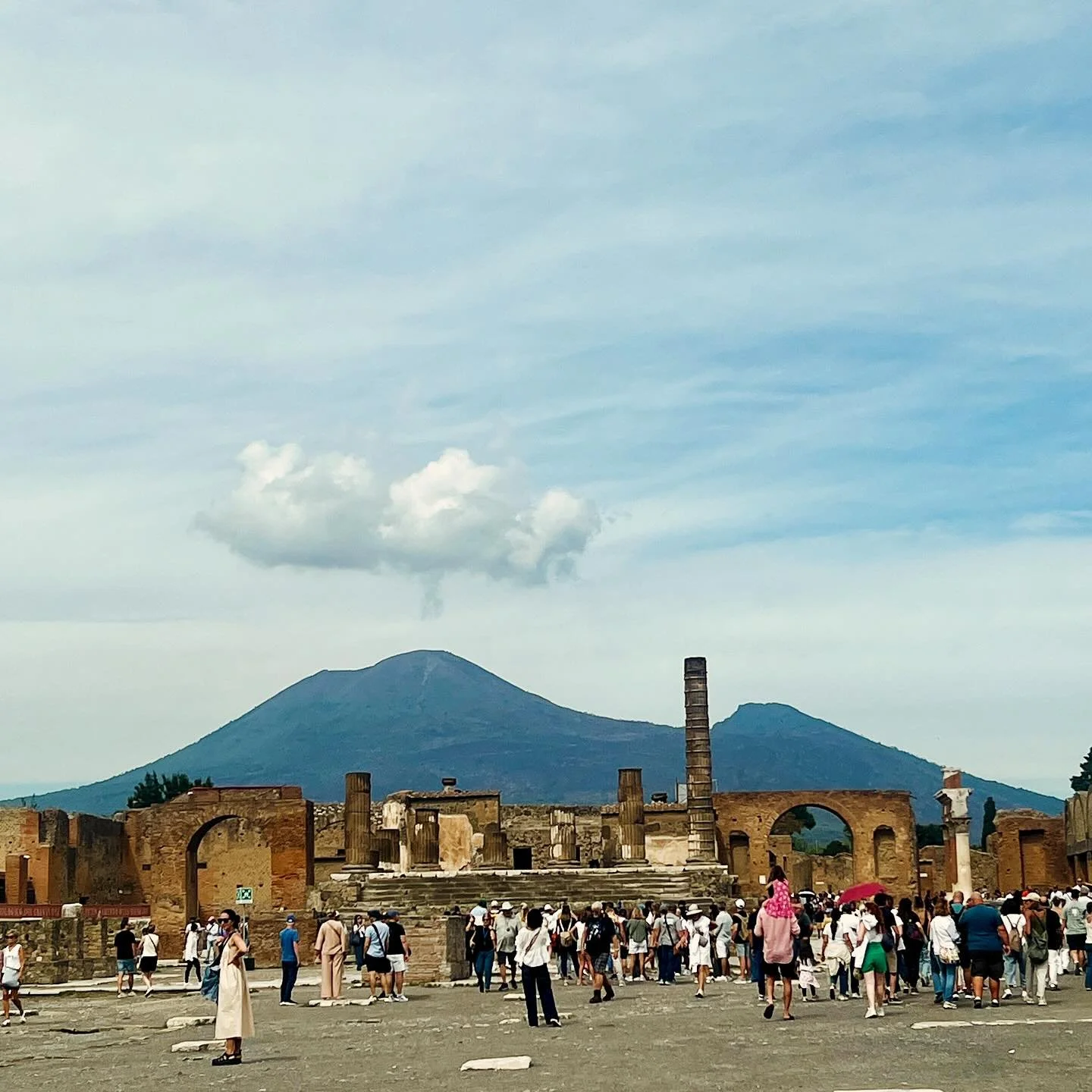Fulfilled a lifetime ambition yesterday and visited @pompeii_parco_archeologico. Vesuvius was looking ominous but thankfully stayed calm and we got to explore the ruins and see so many extraordinary frescoes. I particularly enjoyed the special exhibi