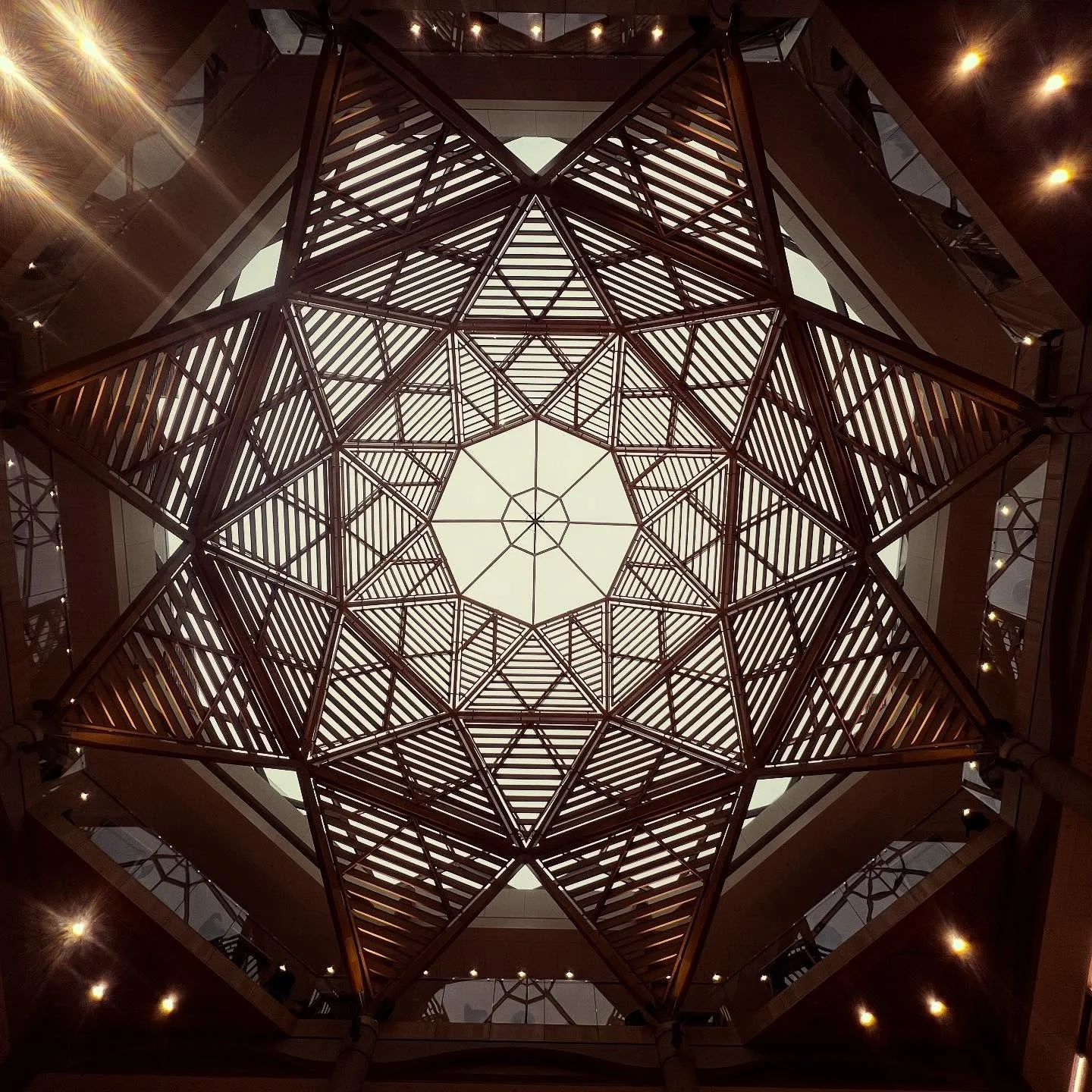 Gosh the new @schwarzmancentre roof is beautiful! Apparently you could fit the entire Radcliffe Camera in here… #schwarzmancentre #oxforduniversity