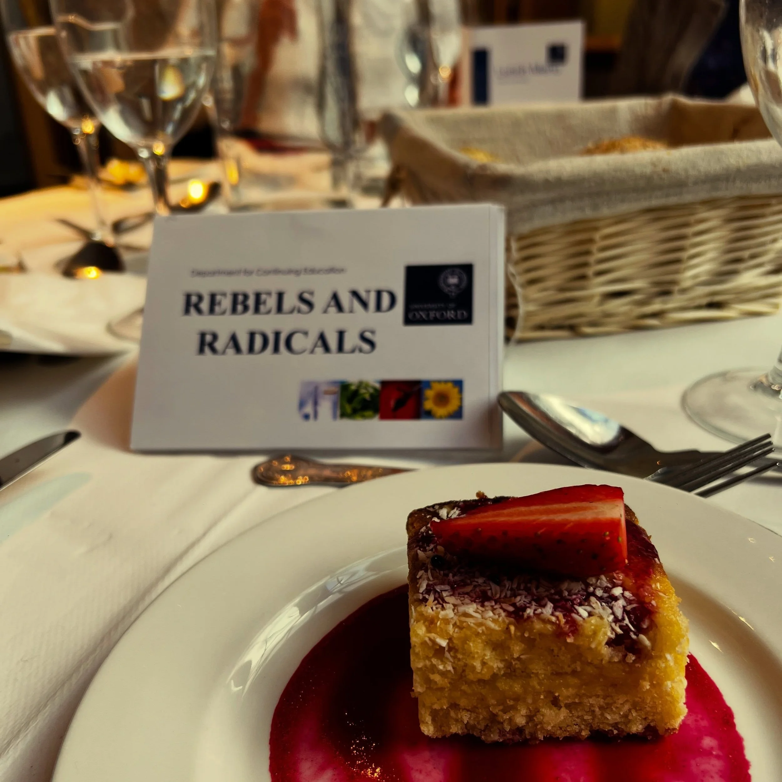 I&rsquo;ve been building up to this for a long time: my first walk-and-lecture teaching day for @oxlifelonglearning. 

I had a lovely, surprisingly international group of people wanting to learn about Oxford&rsquo;s radical history, including from Ho