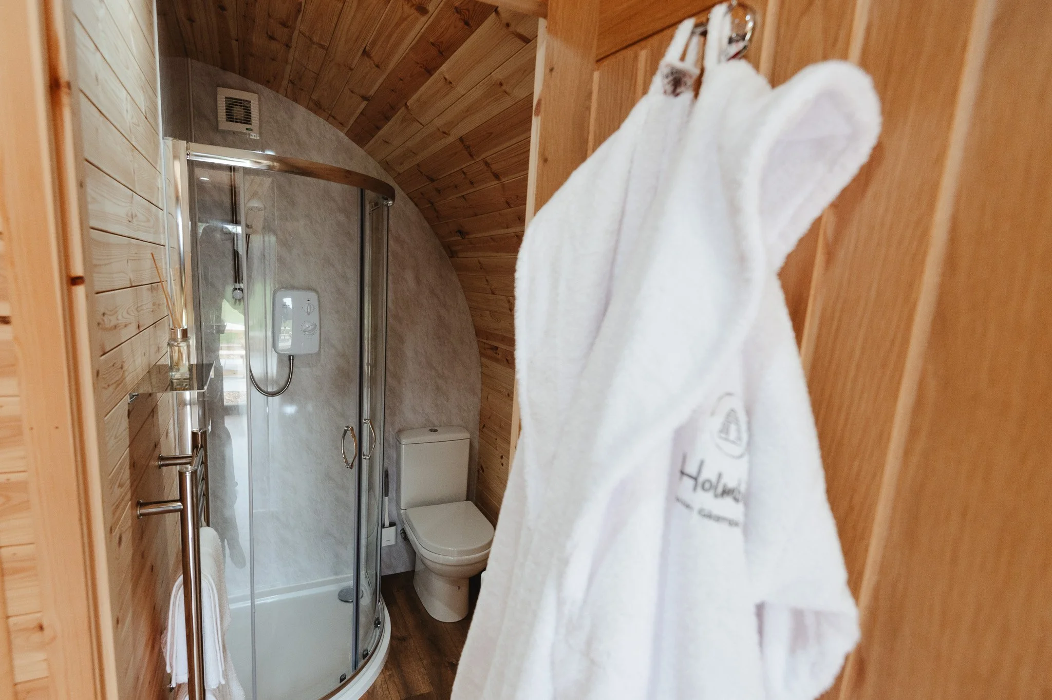 Holmbyre_Glamping_Pods-7.jpg