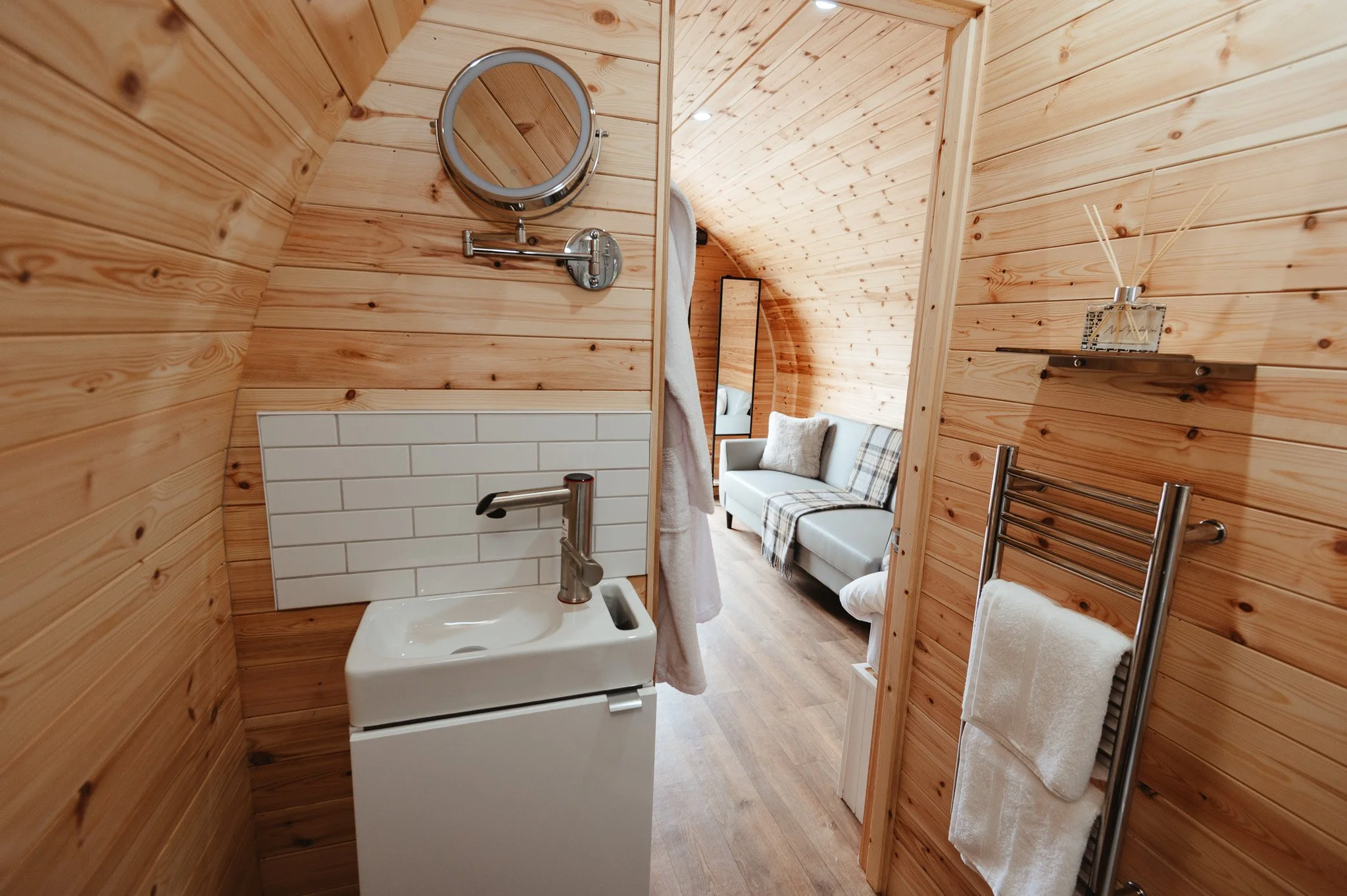 Holmbyre_Glamping_Pods-8.jpg