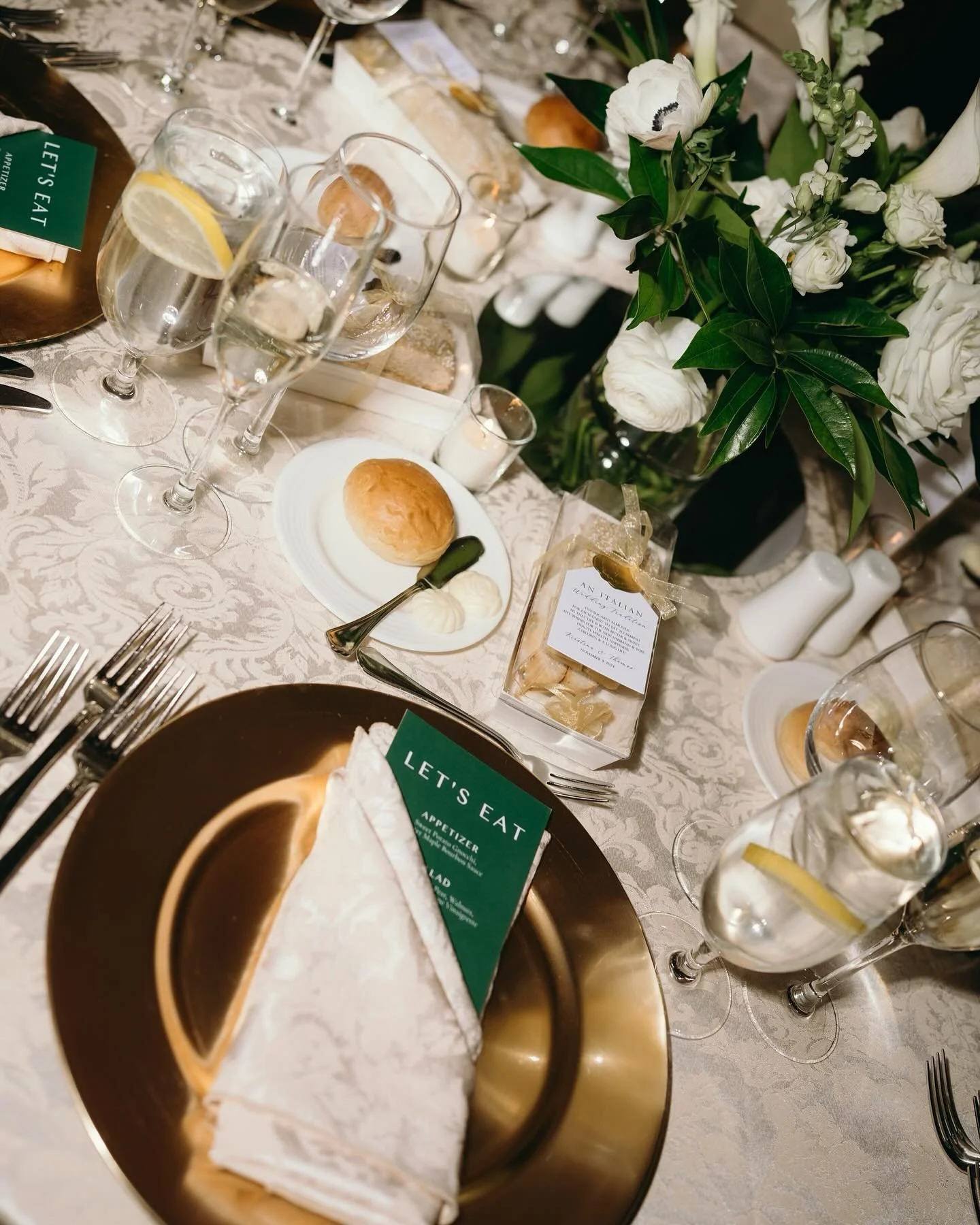 I can&rsquo;t get over these photos from @kristina_hutchinson and @martin_tl wedding 😭😭 thank you both so much for trusting me with your vision 🤍 

#weddingstationery wedding stationery #weddinginvitationsuite