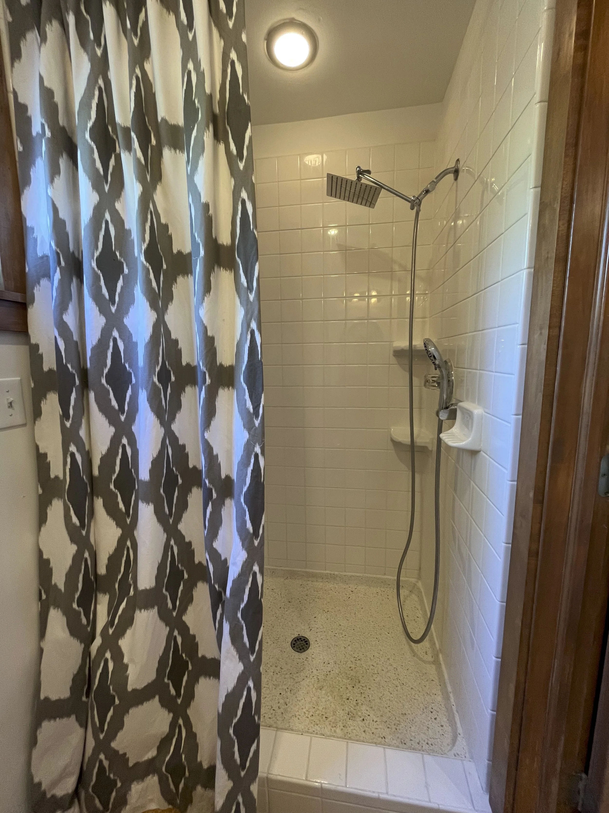 Downstiairs bath-1.jpeg