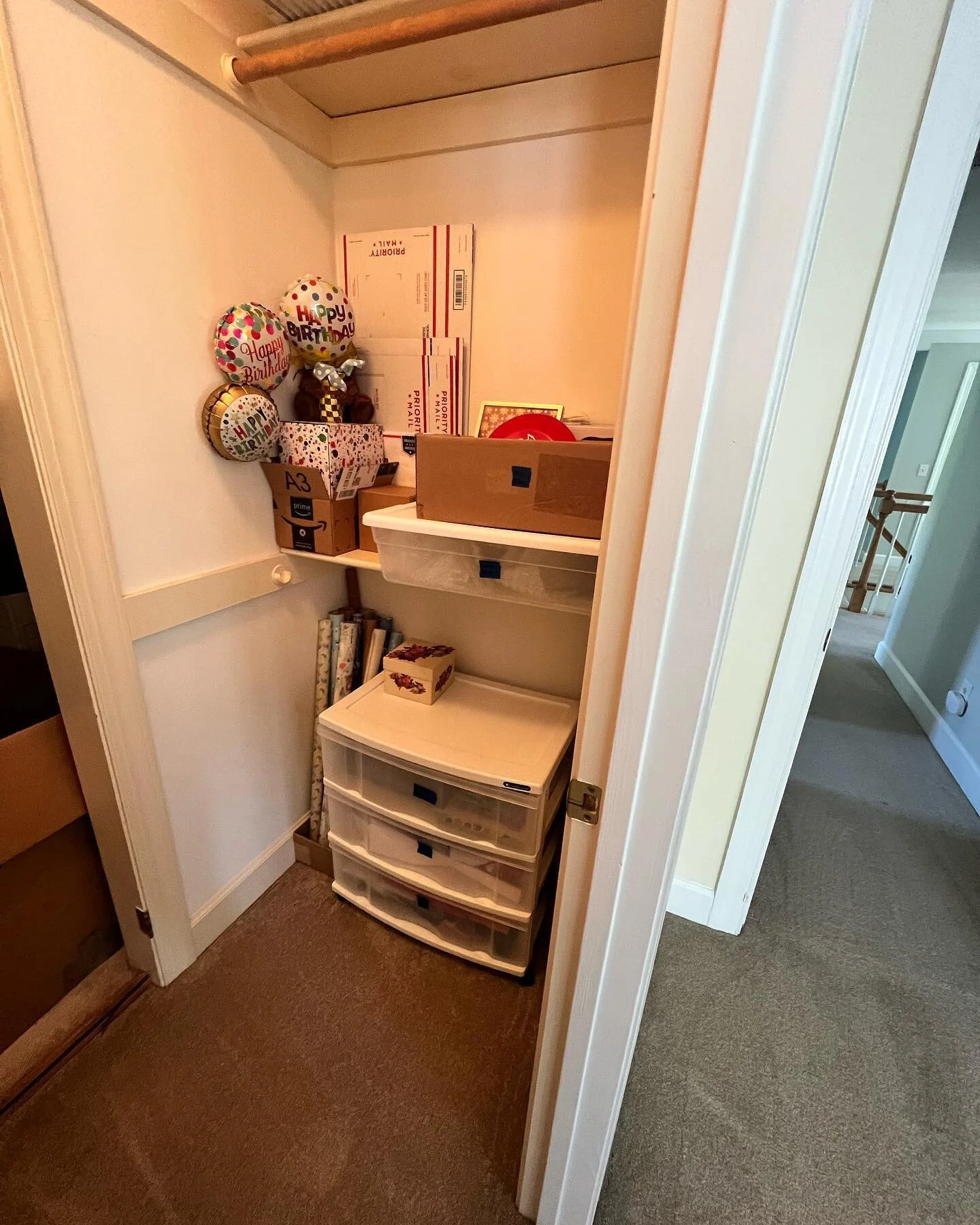 The easy-to-ignore gift wrapping area &hellip;

Whether the wrapping paper/bows/tissue paper are stored in a closet or simply stashed under the bed, this is an area clients often need help tackling. 🎁

Contact me for a free consultation!

sara@brigh