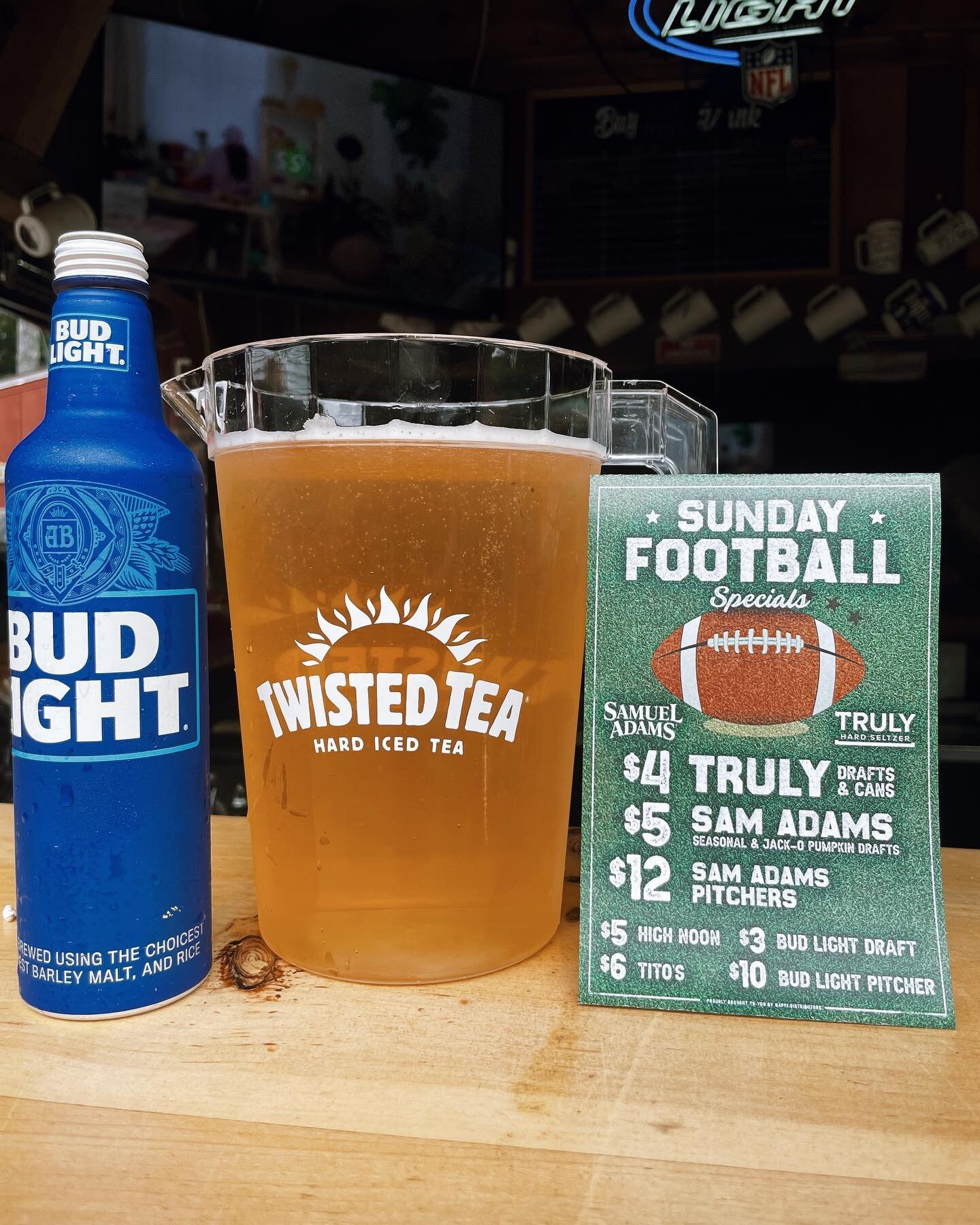 Game day! We upped our TV count and we&rsquo;re ready for kick off. Food &amp; drink specials during the game as well!
.
.
.
.
#PDR #perioddesign #contractor #design #renovation #interiordesign #remodeling #contractorsofinsta #coastalhomes #keepcraft