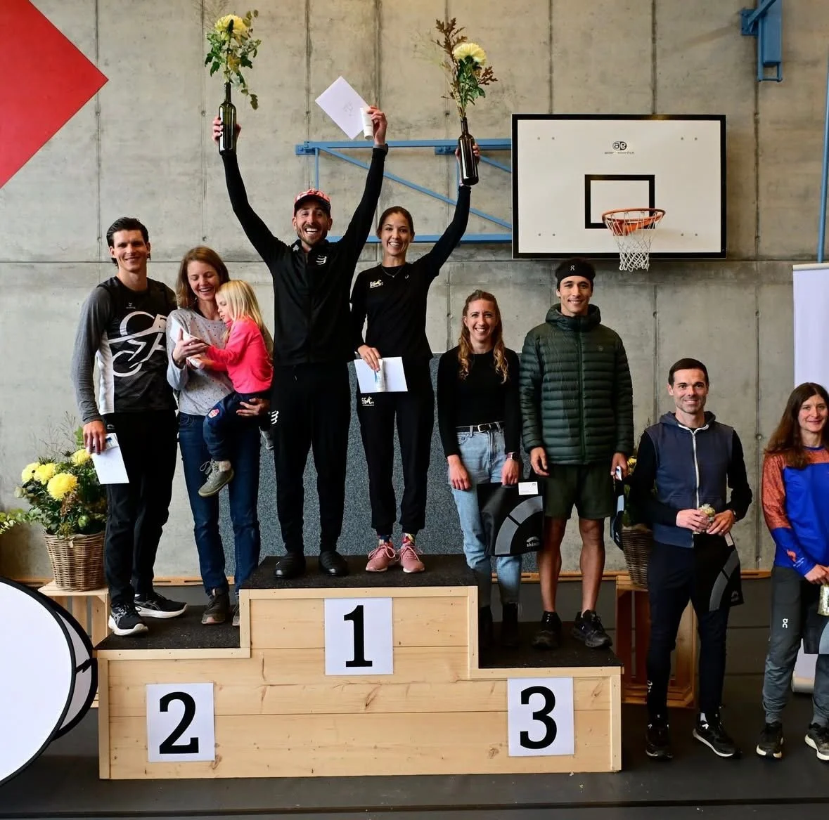 Monika Beer wurde am Gantrisch Trail, 36,4 km, am 02.11.2025 wiederum von Sonja Ammeter - Sporternaehrungs-coach.ch begleitet. Zieleinlauf von Monika mit dem 1. Platz Overall!