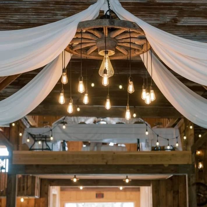 We love our barn ❤️ and we know you all do too! Rustic barns just offer a unique charm and intimate ambiance that can't be replicated elsewhere&hellip;🫶