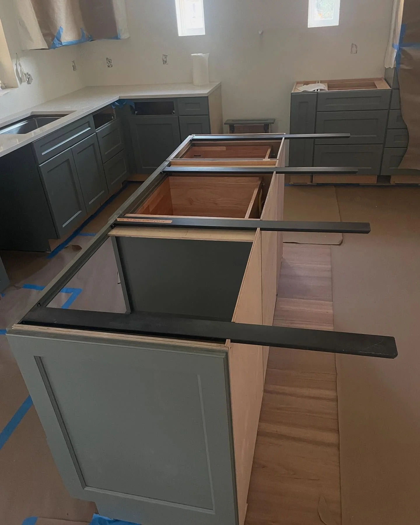 Good progress at our Snohomish remodel this week. Flooring and kitchen counters! 😍 We don&rsquo;t have a dining table, so they opted for an 18&rdquo; overhang on the island requiring some sturdy brackets.
I can see this family relaxing and lingering