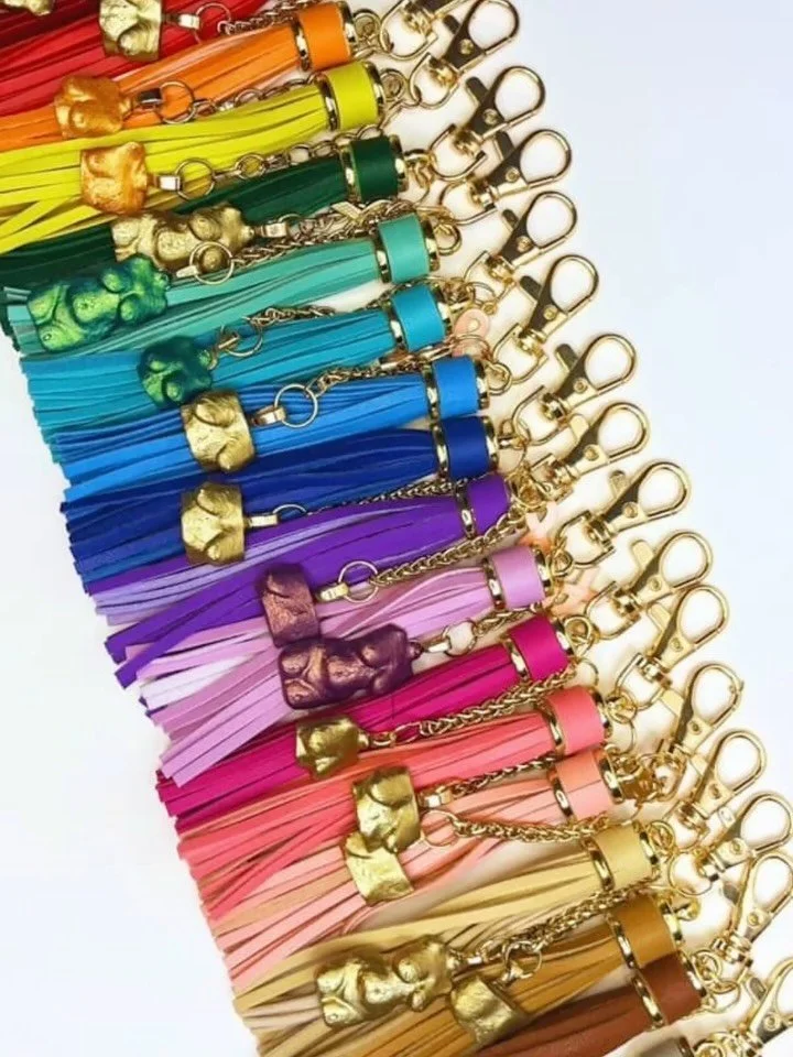 Would you get a sculpture or piece of jewelry of YOUR own shape? (It&rsquo;s so empowering&hellip; I know this from experience! 🙃)

We are all different and I think that needs to be celebrated! Part of my work is helping people (myself included) fin