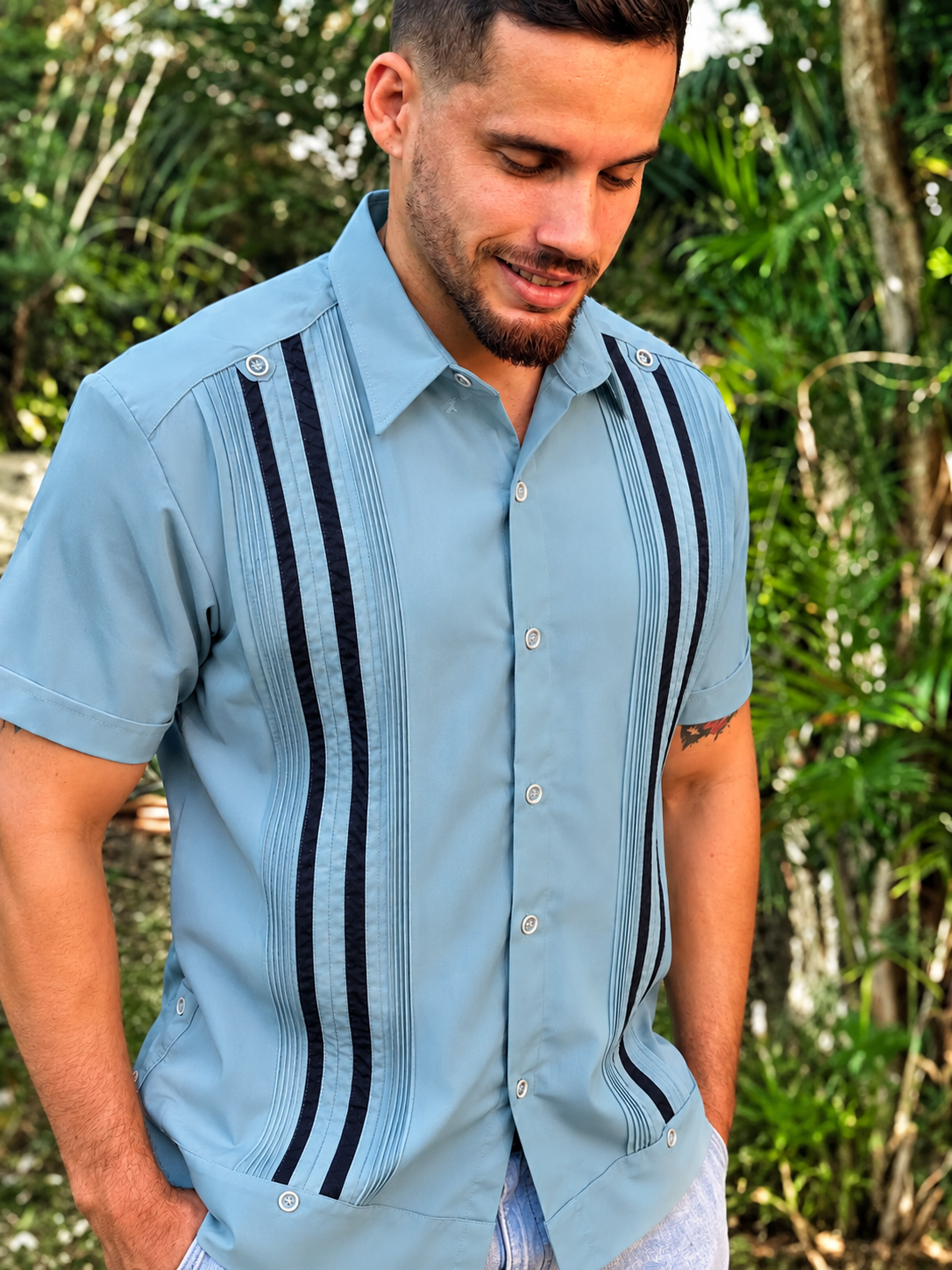GUAYABERA PLUMILLA AZUL CELESTE MANGA CORTA