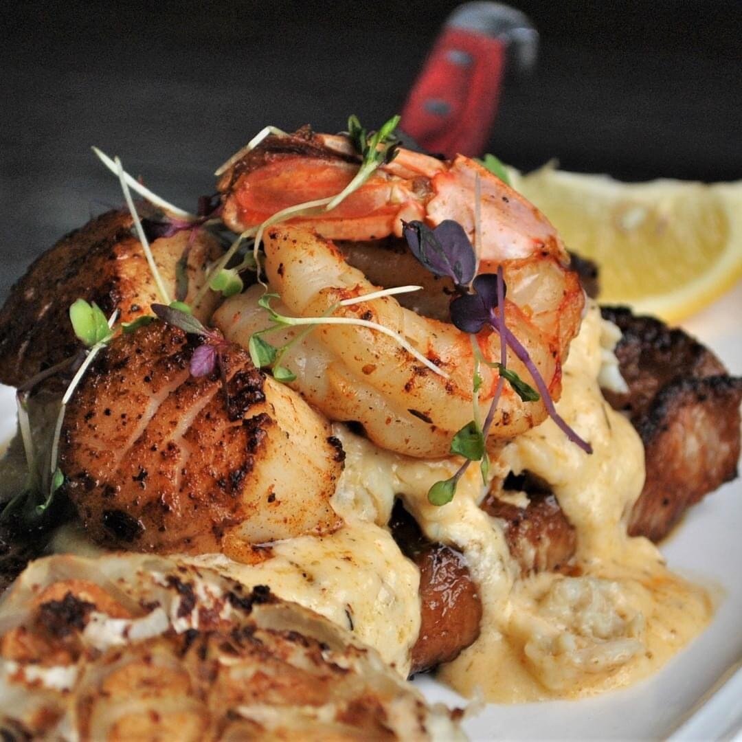 Surf, Turf, and a whole lot of flavor! Come celebrate National Surf and Turf Day with us here at The Rack House! 🦐🥩

📸  Rack House Surf and Turf | 12-ounce High Choice New York Strip topped with lump crabmeat, grilled North Atlantic scallops, Roya