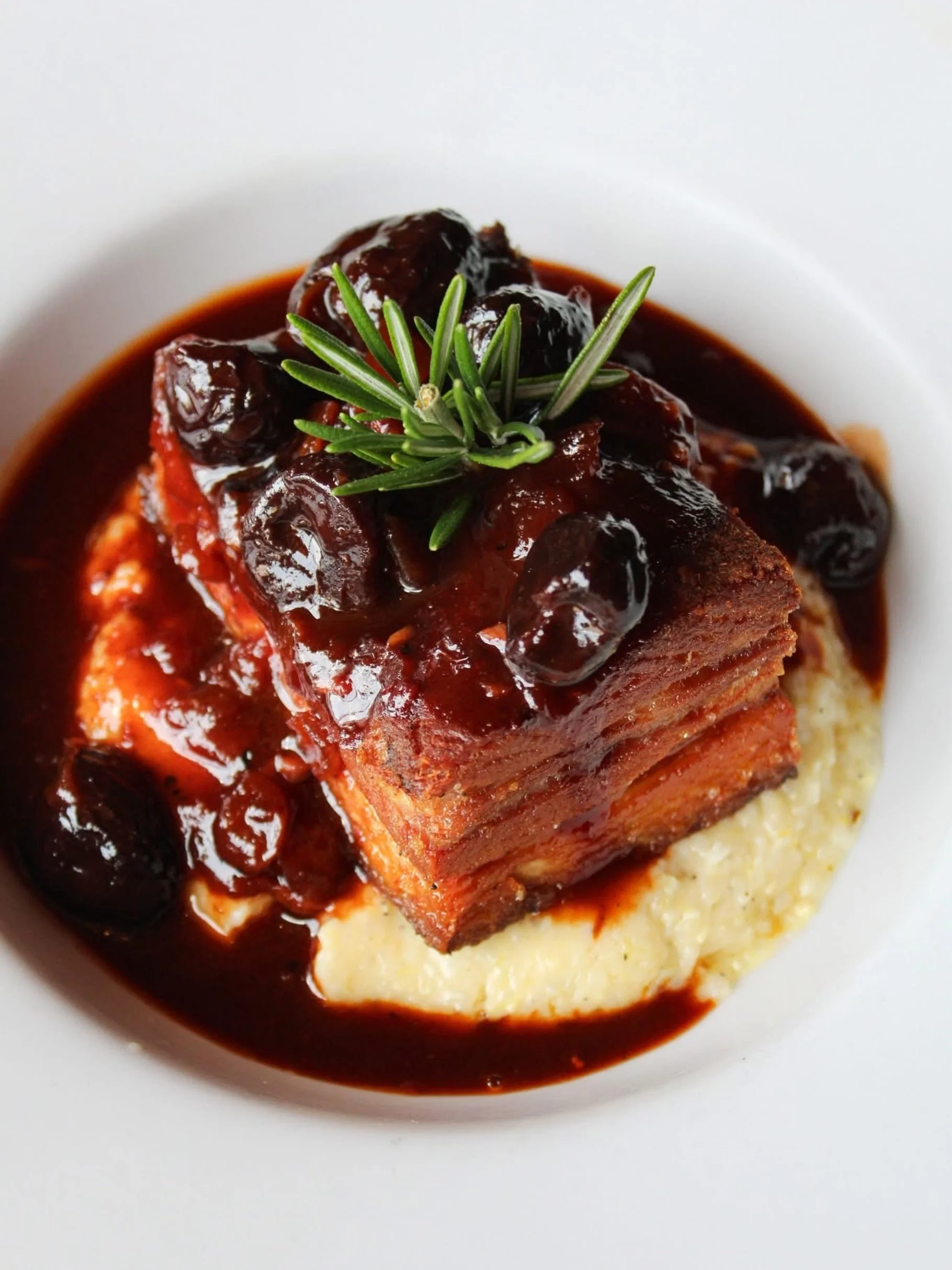 Last call! It&rsquo;s the final weekend to get your hands on the Smoked Cherry BBQ Pork Belly! 

🔥 Slow-smoked and flash-fried Prime Grade U.S. pork belly served over smoked Gouda stone-ground grits and topped with our homemade smoked cherry BBQ sau