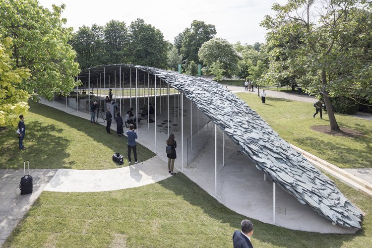 Slate rood of summer pavilion at serpentine gallery
