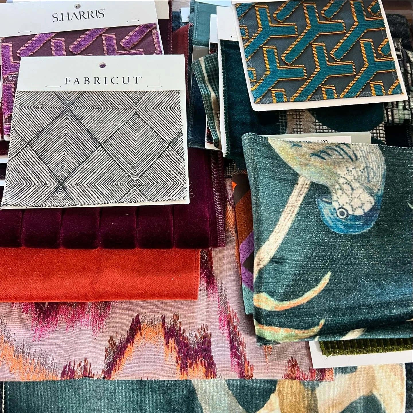 BOLD 🦚 | When your client likes colors! Go bold or go home 🏡 This palette packs a Dopamine kick 🦵 @knofdesign