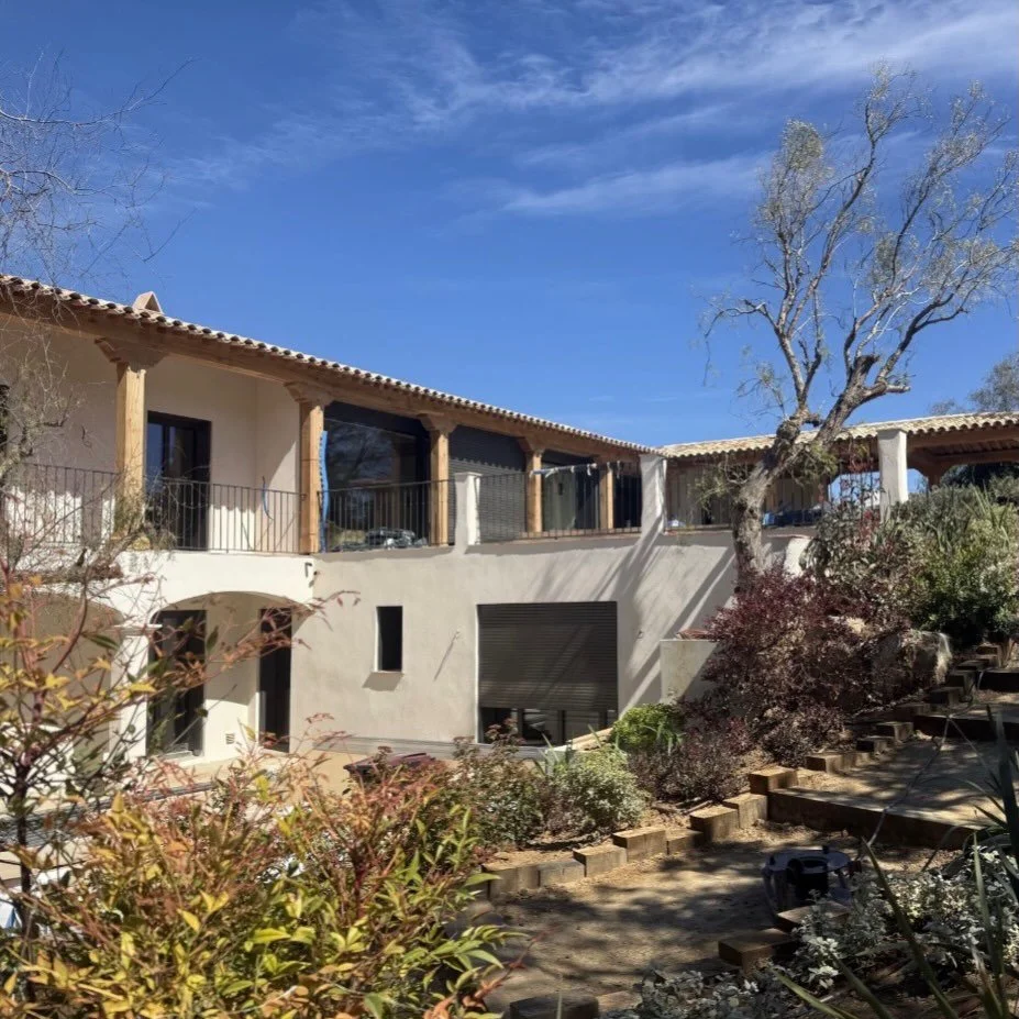 HOME STRETCH 🏡 | Not much longer to go on this French 🇫🇷 beauty!! A labour of love will make her debut just in time for the new ☀️ season! @knofdesign #buildingbeauty